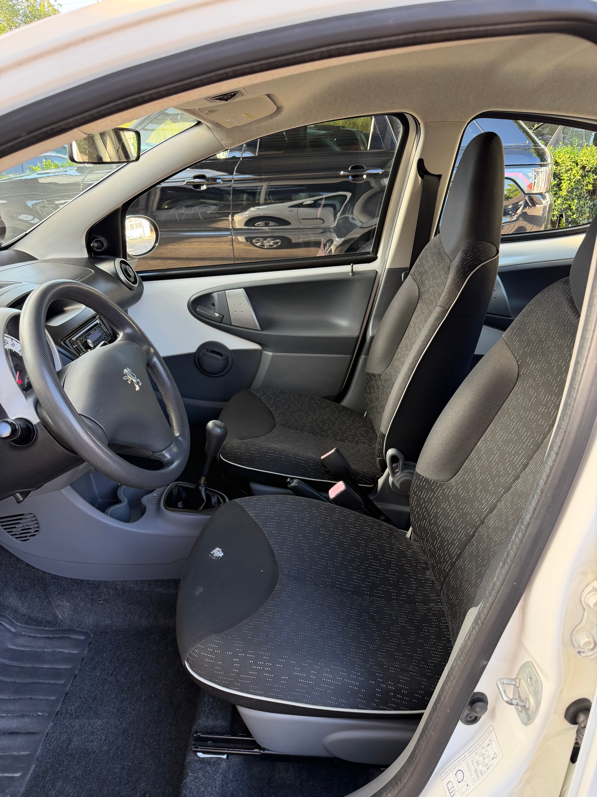 PEUGEOT 107 1.0 Trendy-image-8