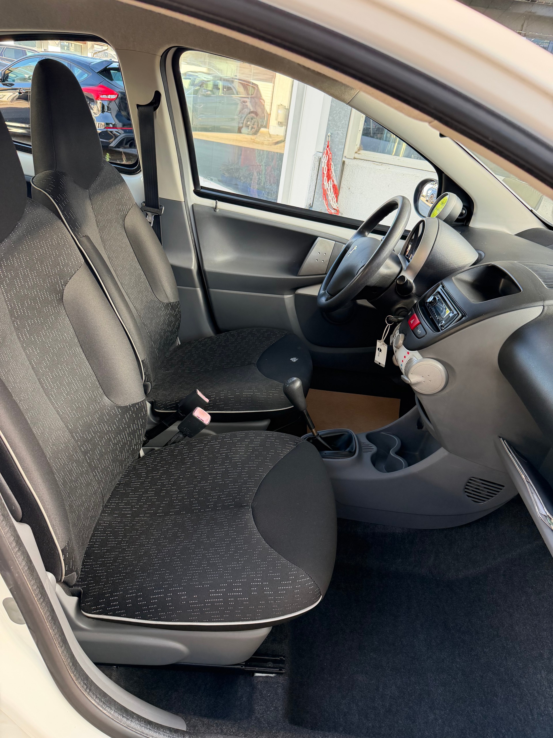 PEUGEOT 107 1.0 Trendy-image-15