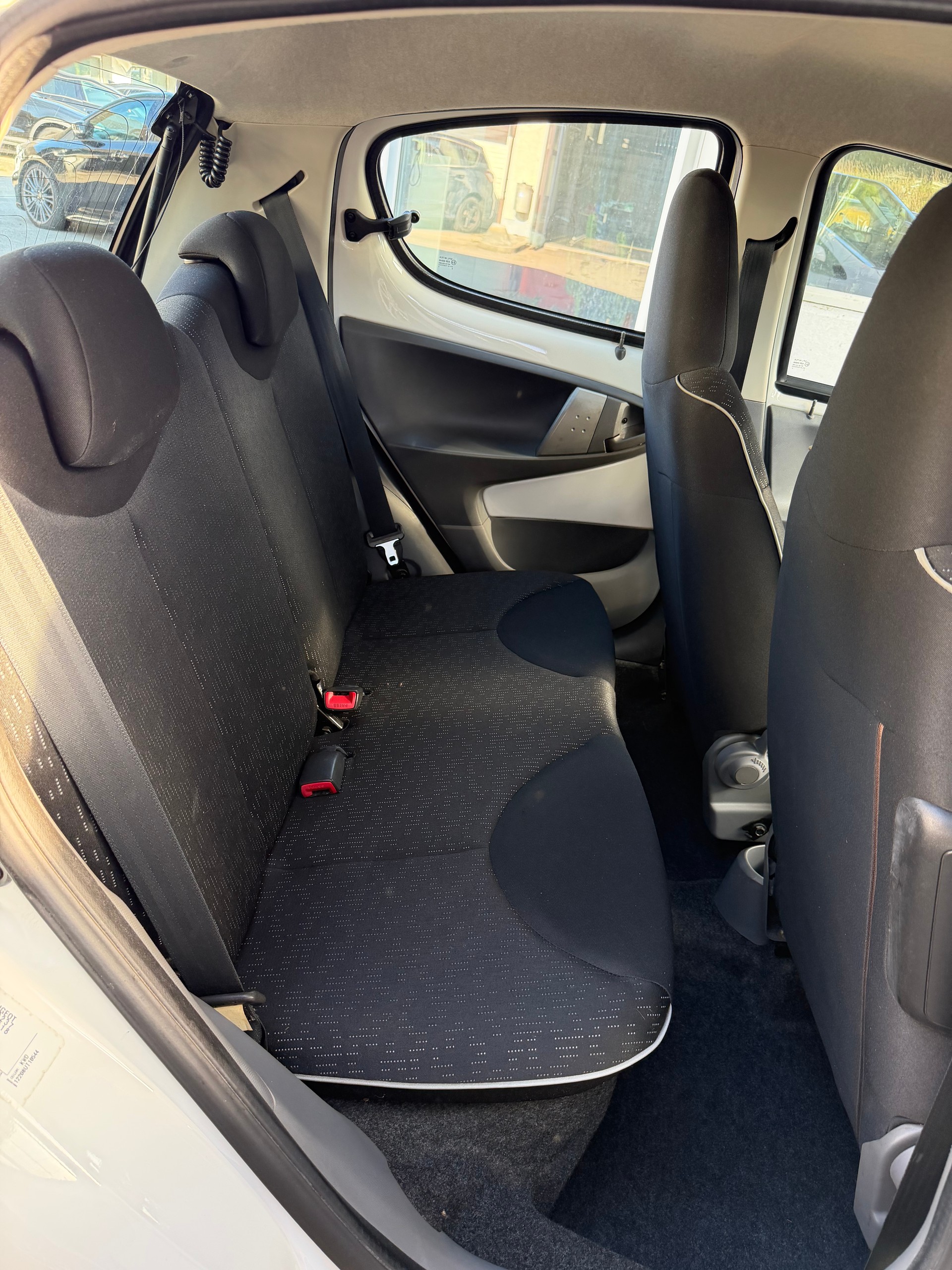 PEUGEOT 107 1.0 Trendy-image-14