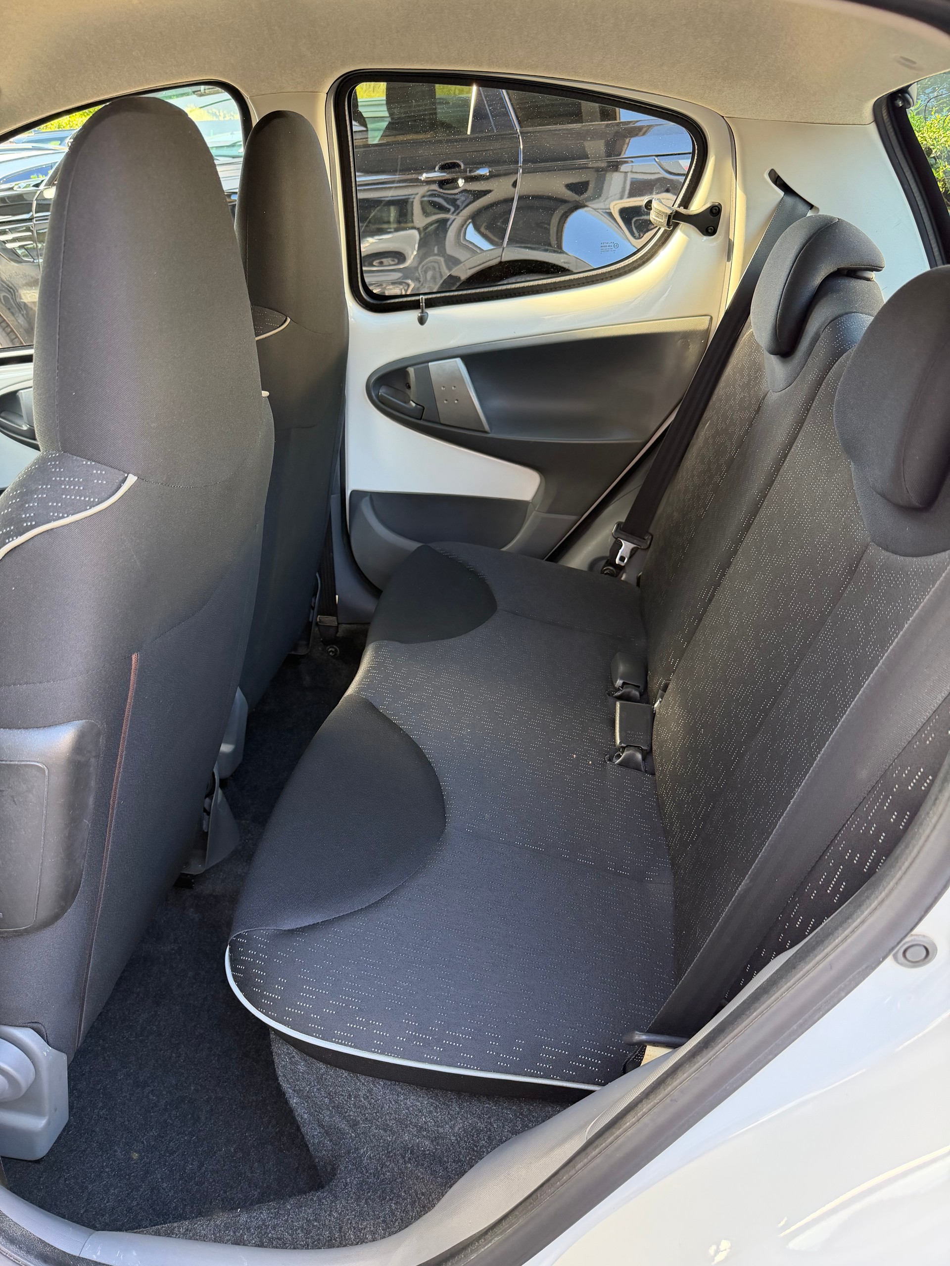 PEUGEOT 107 1.0 Trendy-image-13