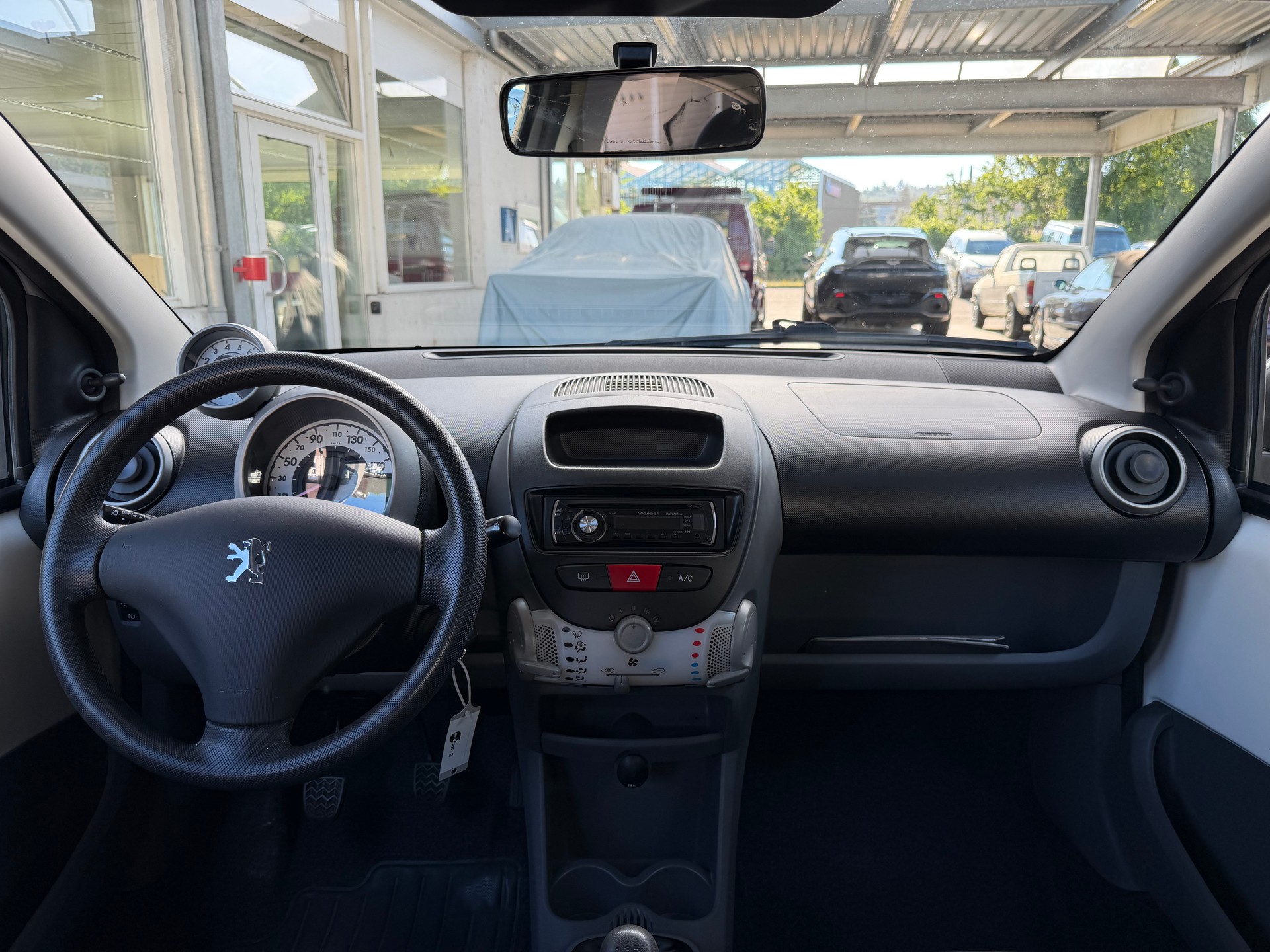 PEUGEOT 107 1.0 Trendy-image-12