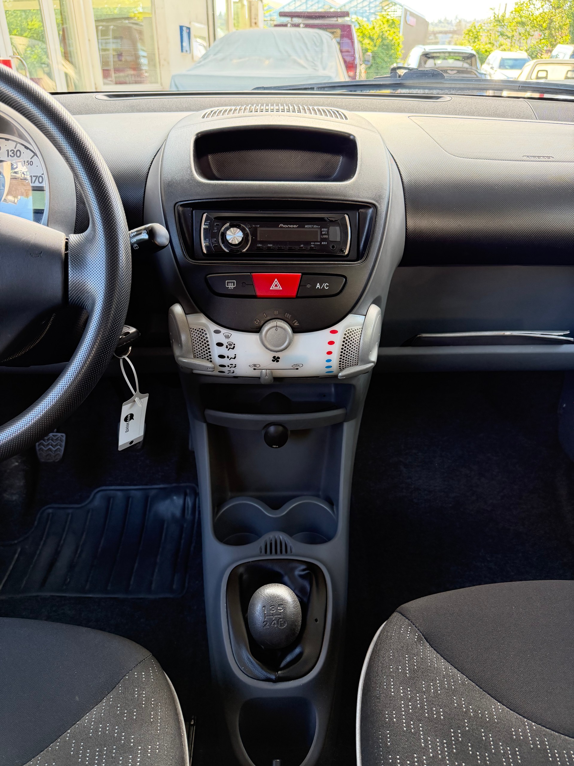 PEUGEOT 107 1.0 Trendy-image-11