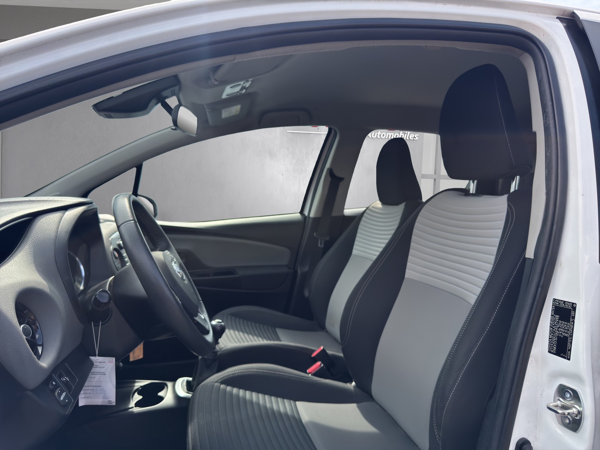 TOYOTA Yaris 1.5 Comfort-image-8
