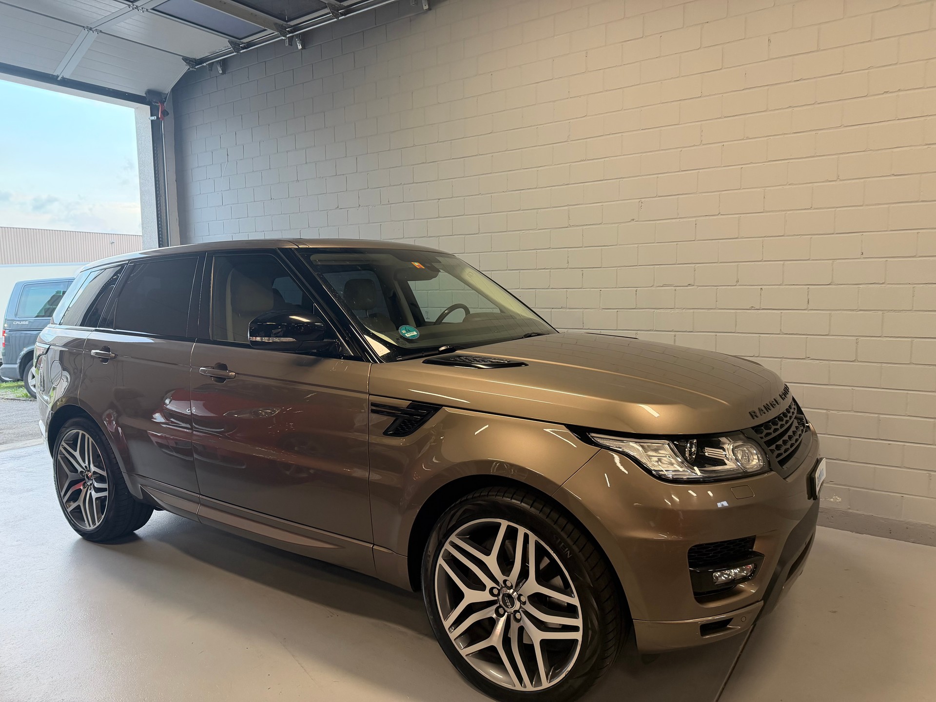 LAND ROVER Range Rover Sport 3.0 SDV6 HSE Automatic-image-0