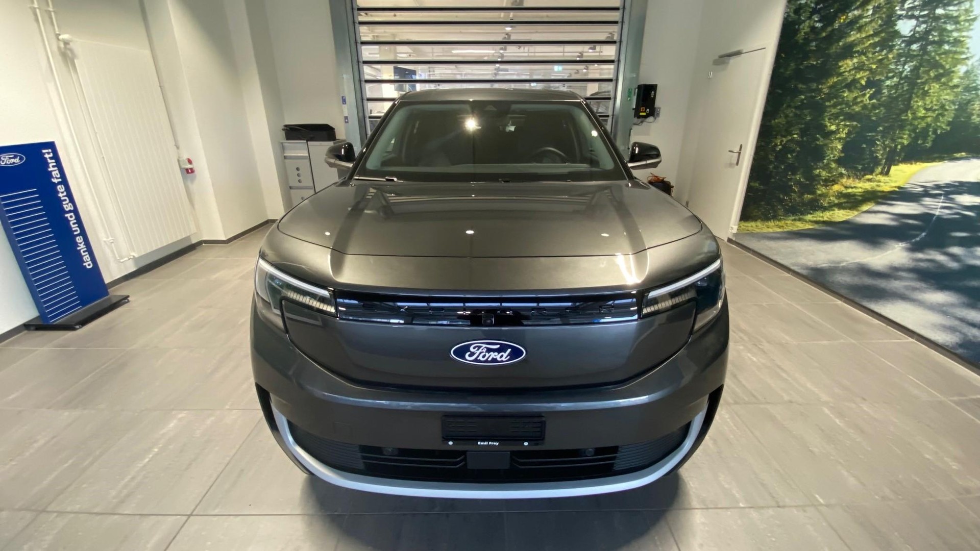 FORD Explorer Extended Range Premium AWD-showroom-element-1