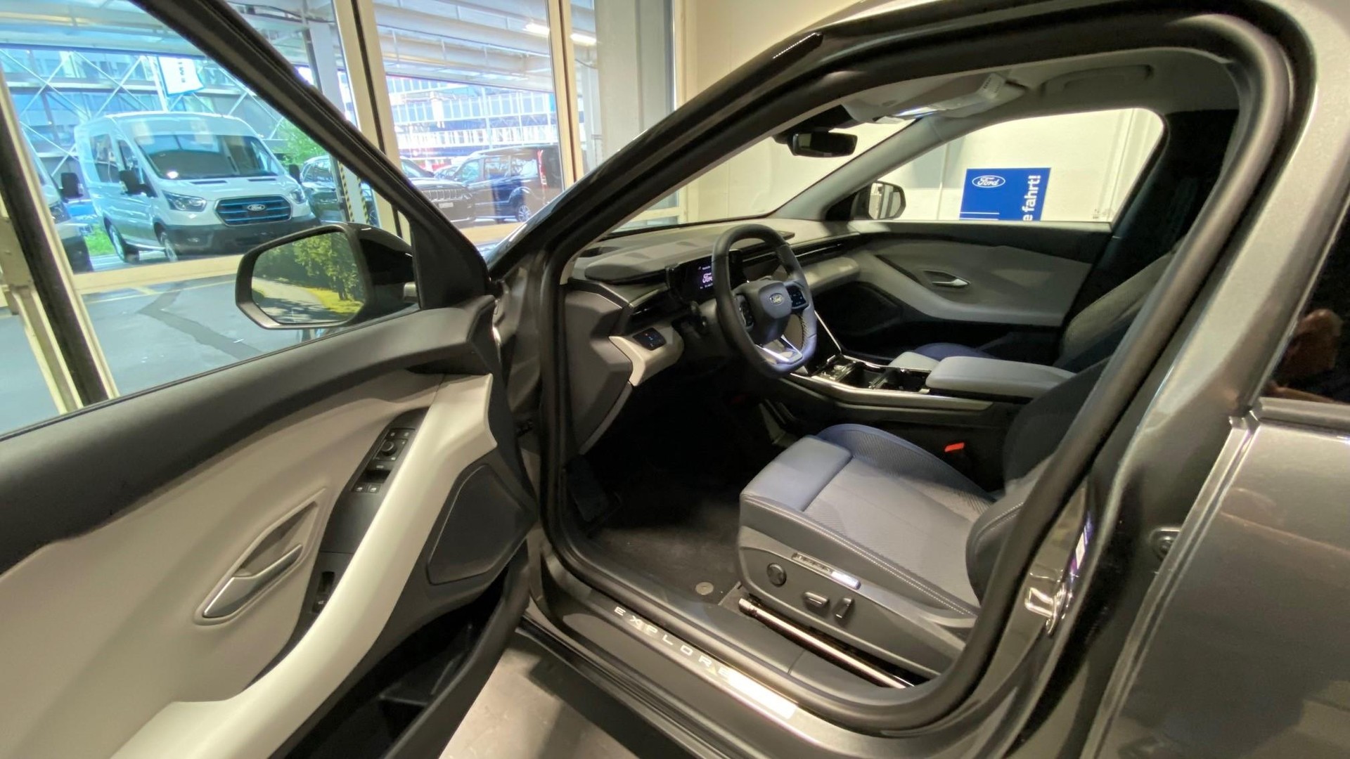 FORD Explorer Extended Range Premium AWD-image-7
