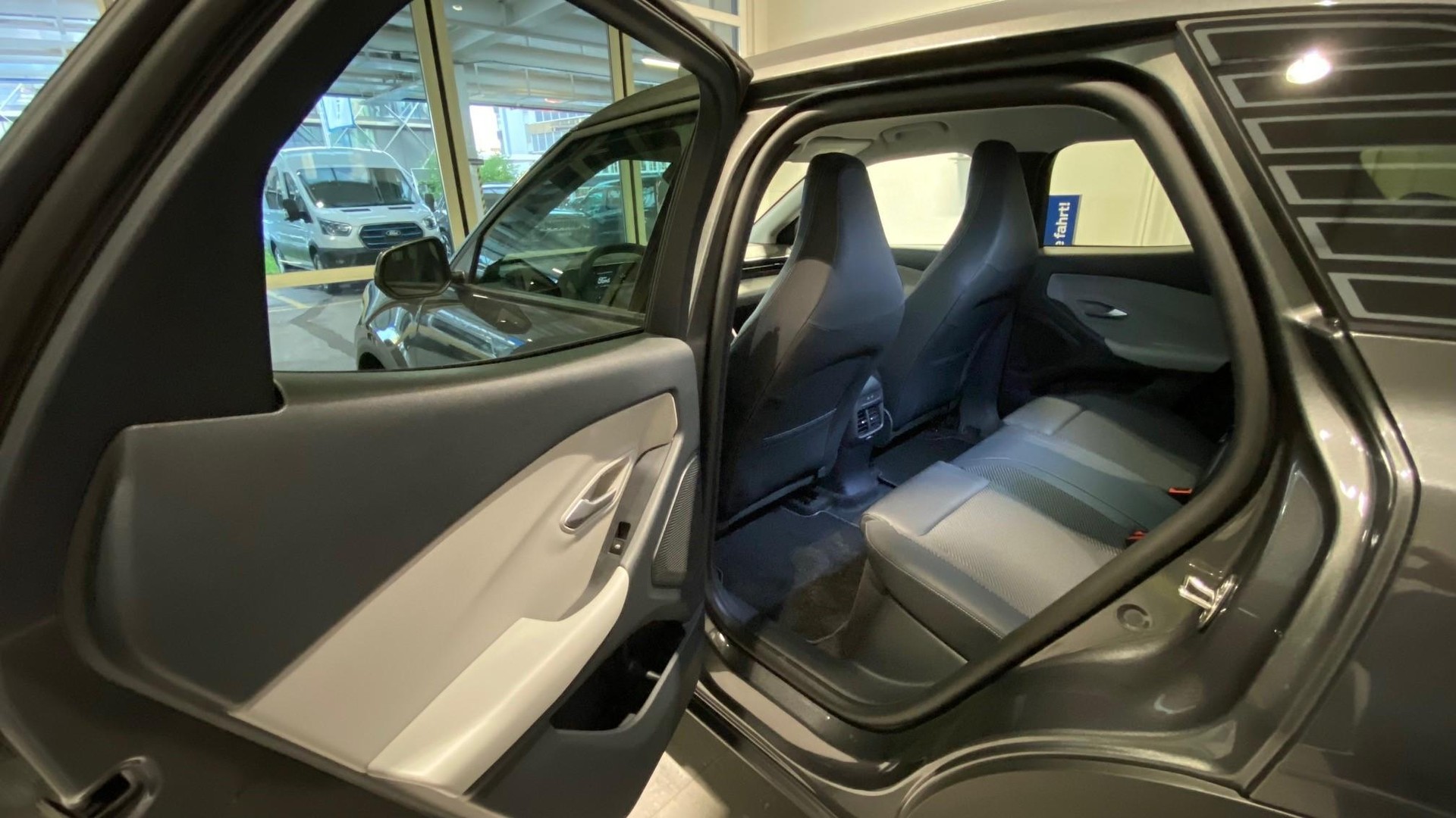 FORD Explorer Extended Range Premium AWD-image-10