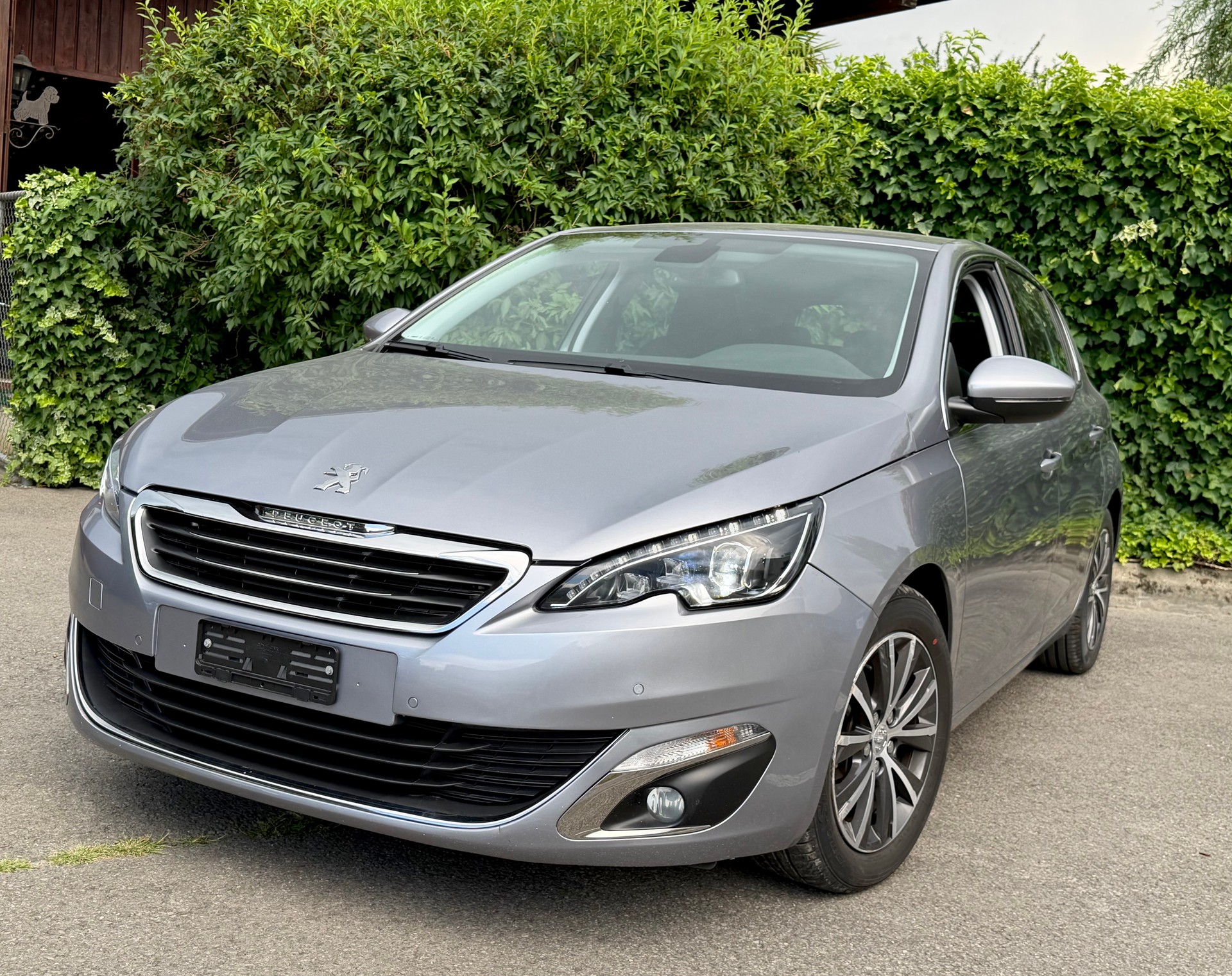 PEUGEOT 308 1.2 THP Allure Automatic-image-0
