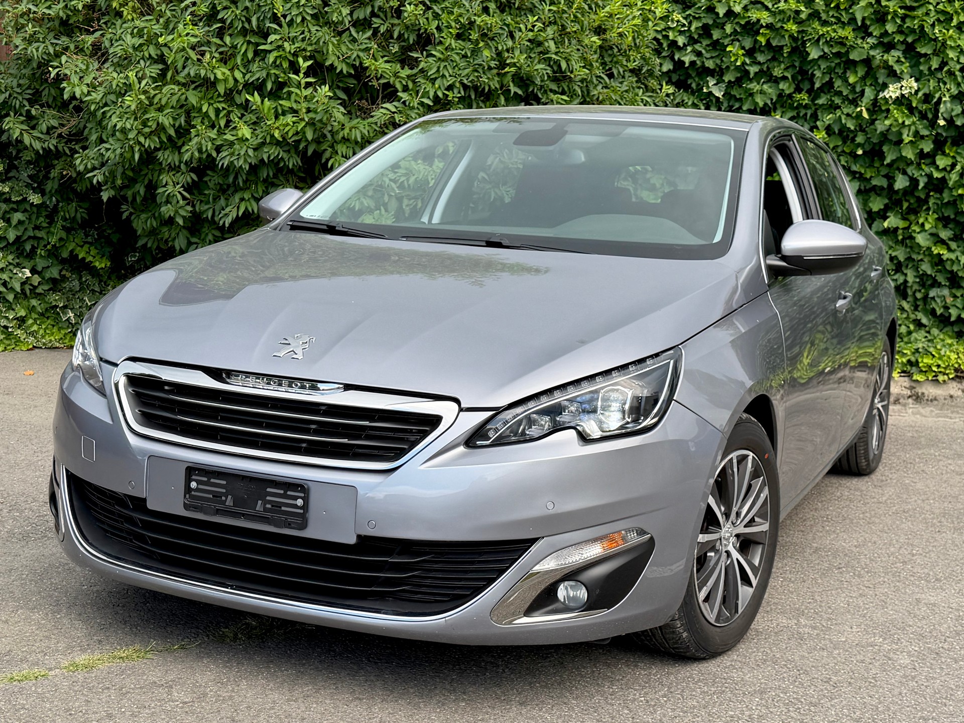 PEUGEOT 308 1.2 THP Allure Automatic-image-5