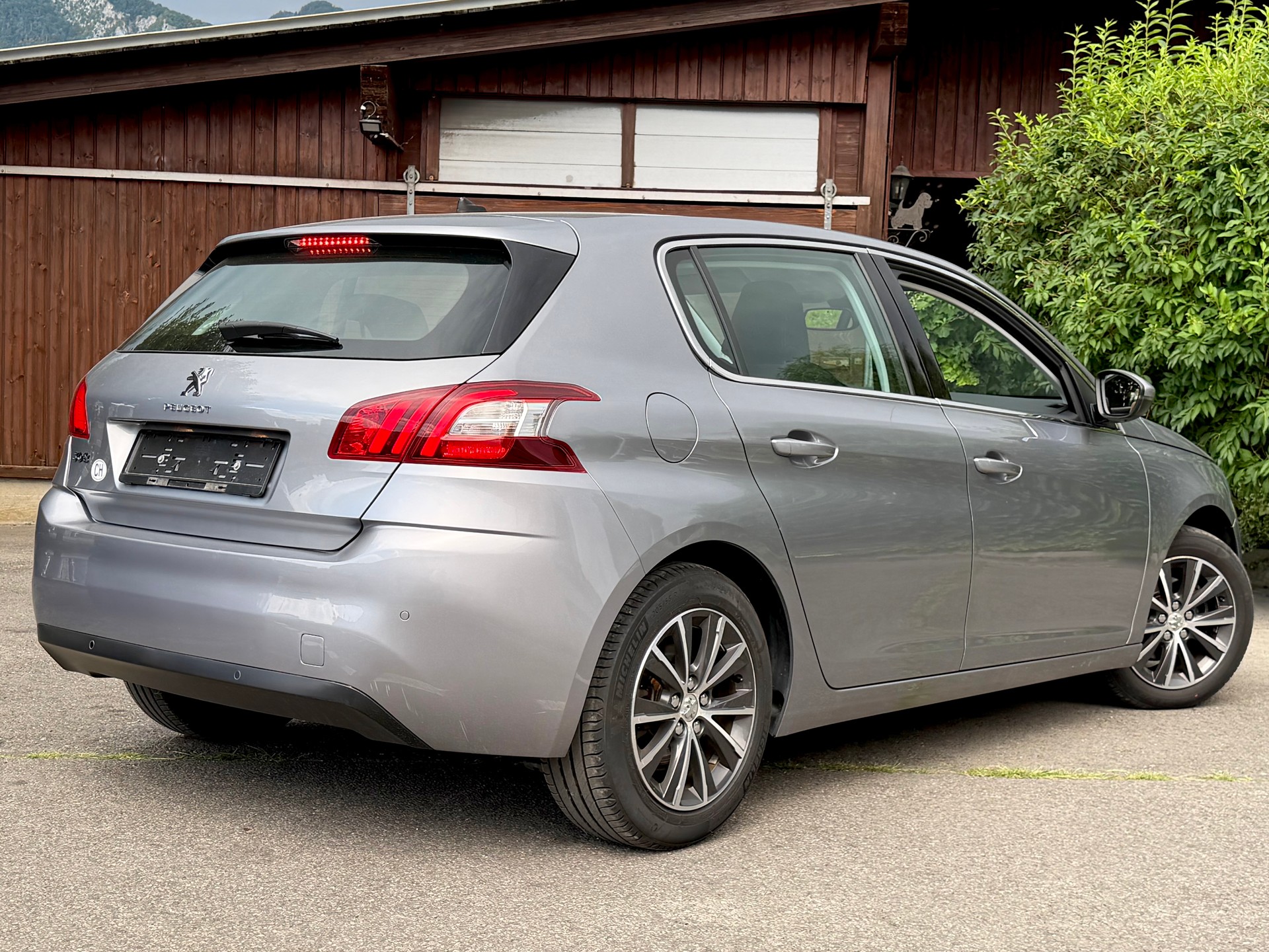 PEUGEOT 308 1.2 THP Allure Automatic-image-6