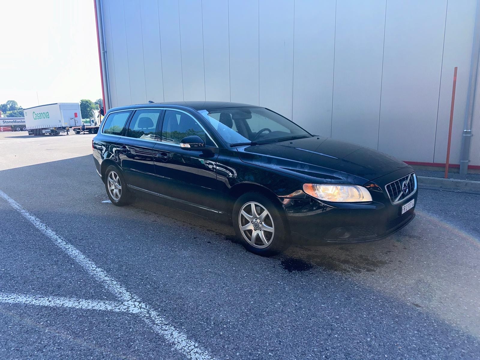 VOLVO V70 2.0T Momentum Powershift-image-2