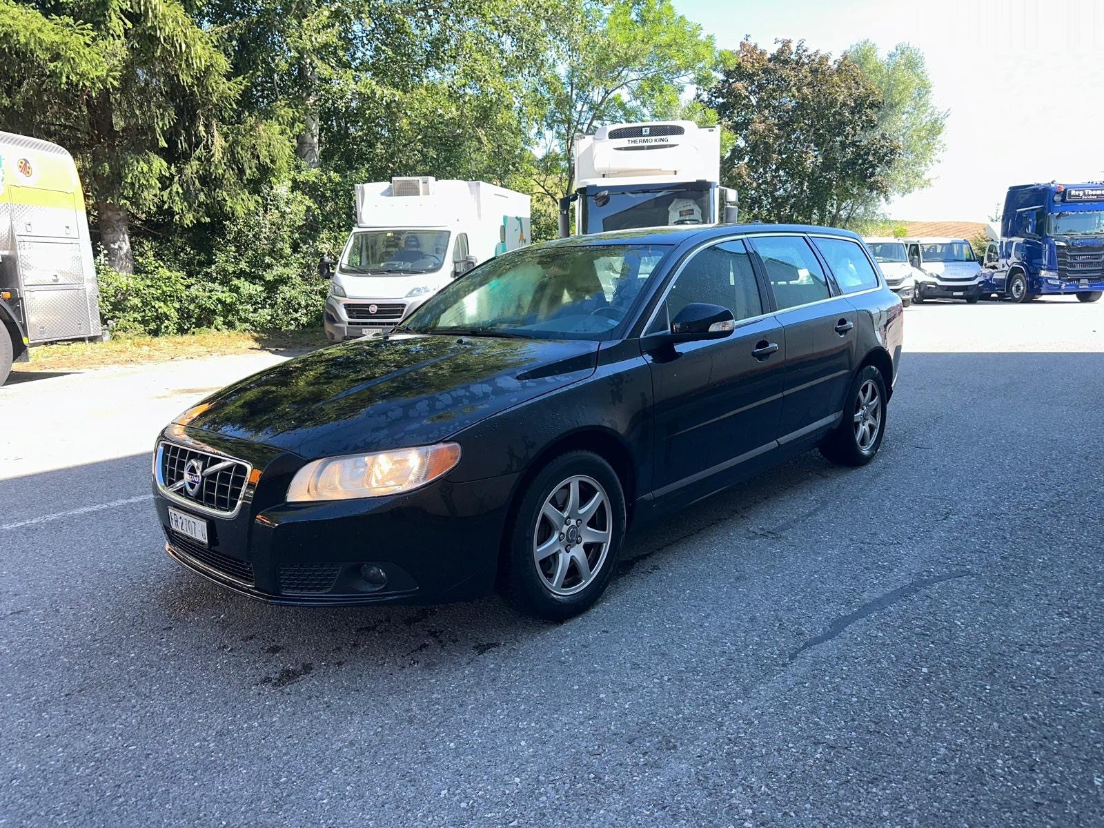 VOLVO V70 2.0T Momentum Powershift-image-1