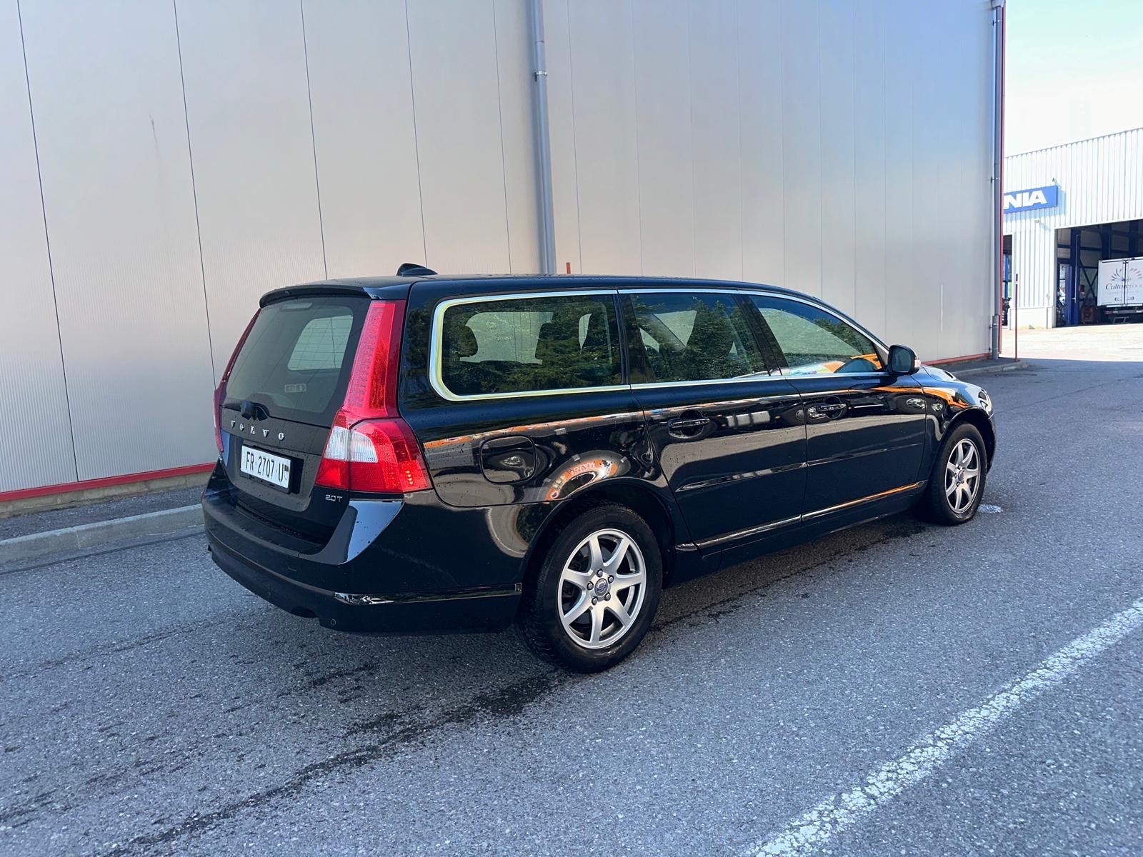 VOLVO V70 2.0T Momentum Powershift-image-3