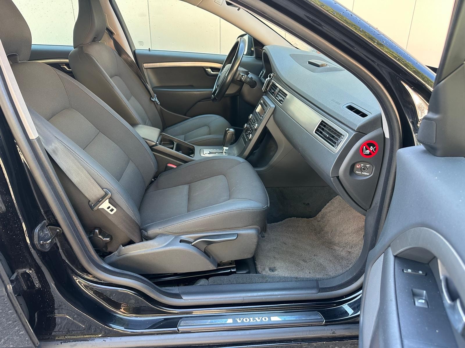 VOLVO V70 2.0T Momentum Powershift-image-6