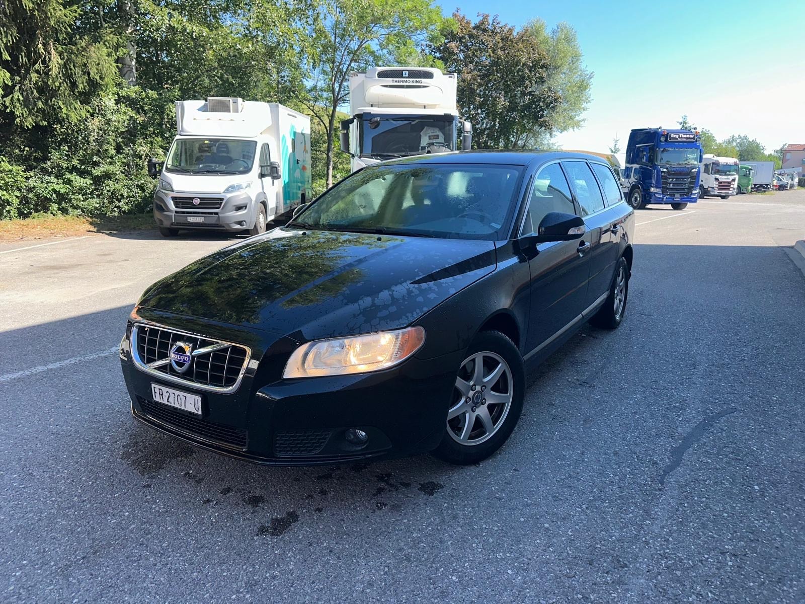 VOLVO V70 2.0T Momentum Powershift-image-0