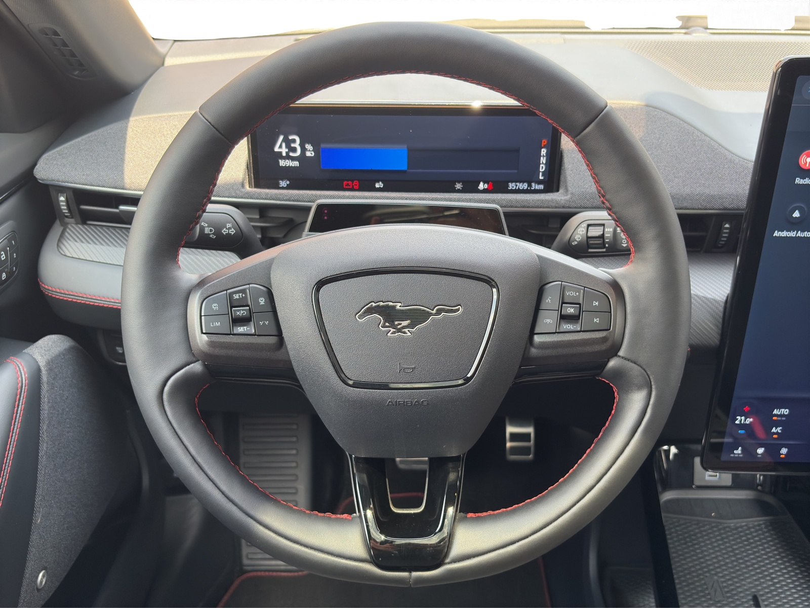 FORD Mustang Mach-E Premium AWD-image-10