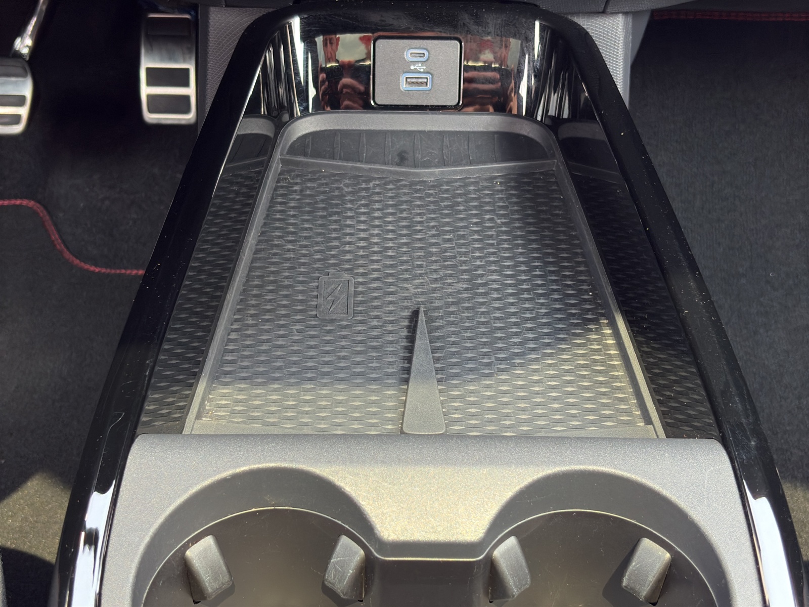 FORD Mustang Mach-E Premium AWD-image-17
