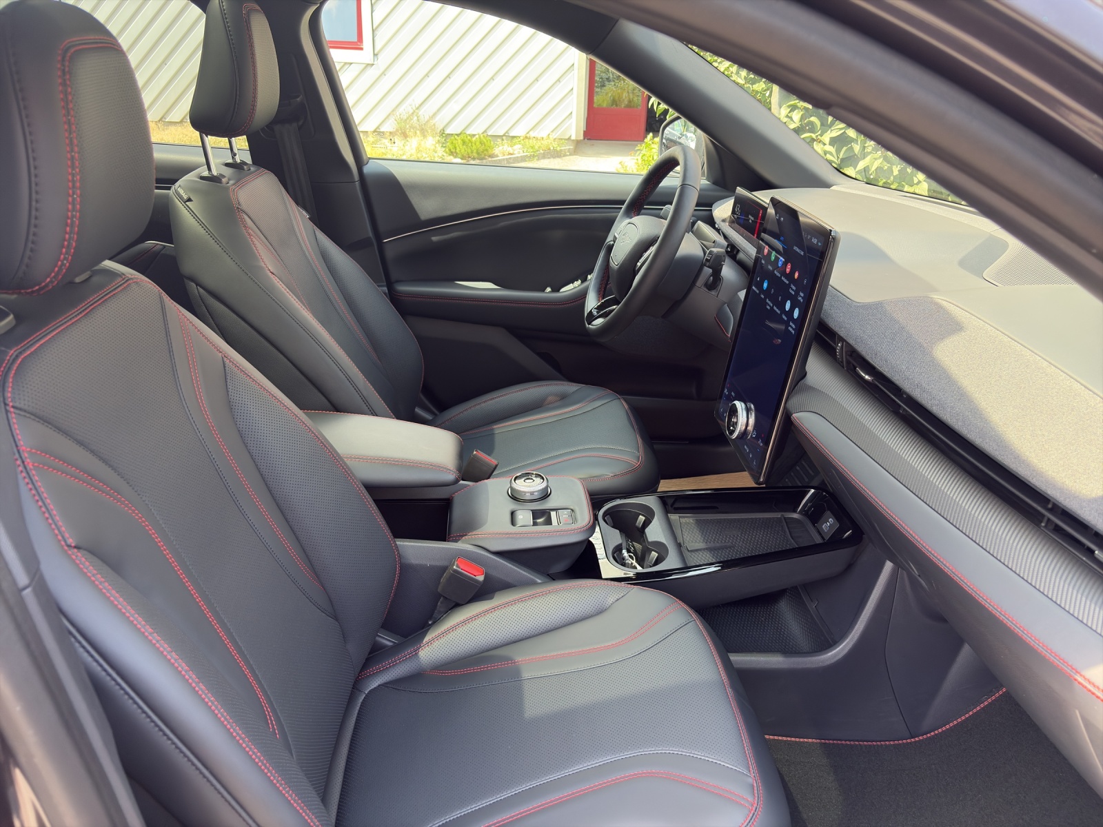 FORD Mustang Mach-E Premium AWD-image-19
