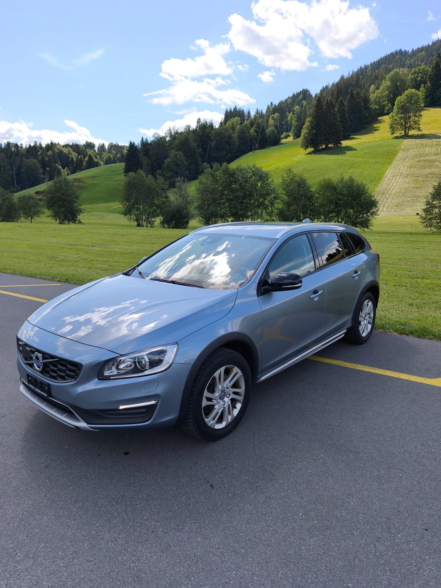 VOLVO V60 Cross Country D3 Executive Geartronic-image-0
