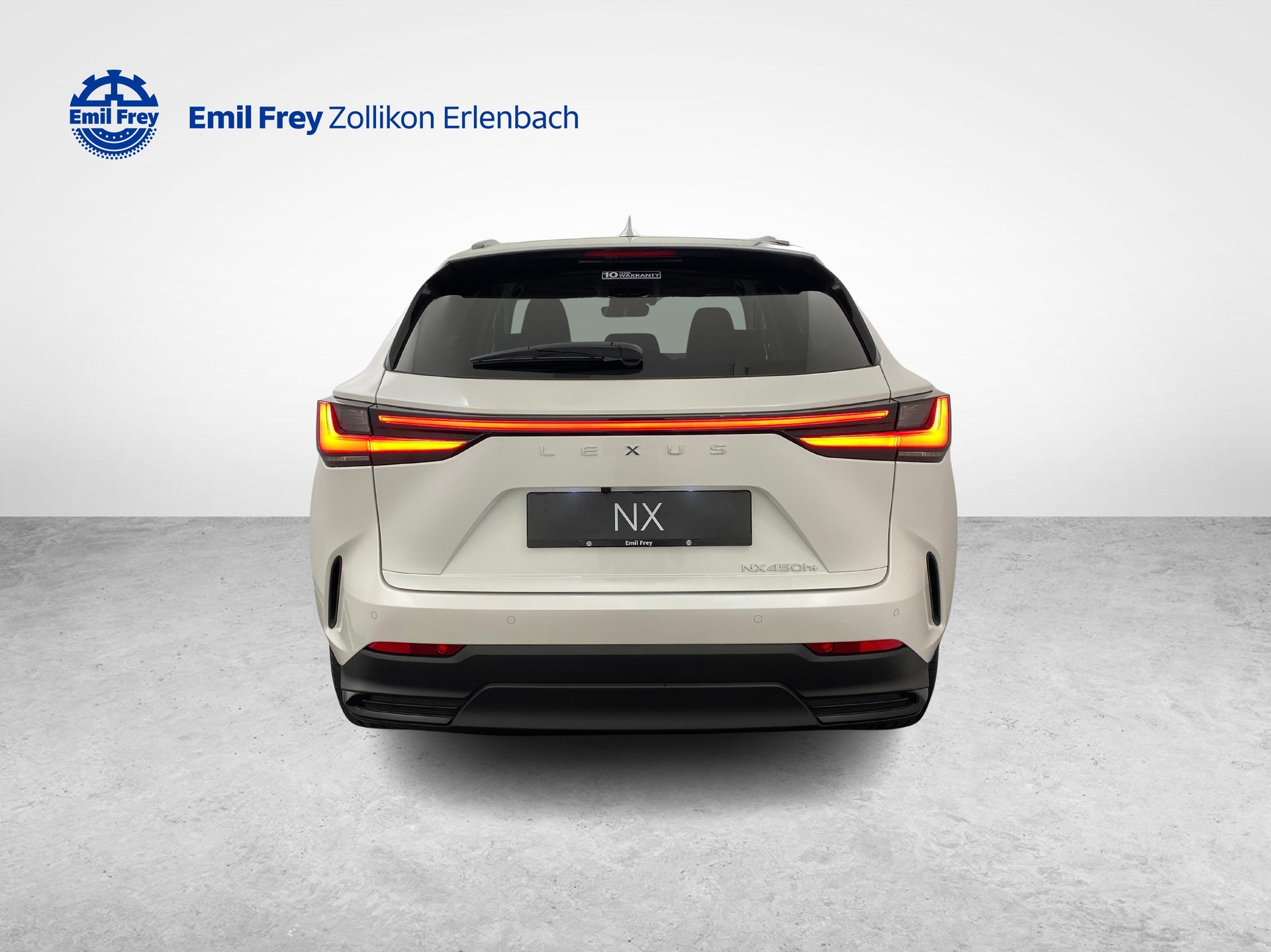 LEXUS NX 450h+ Excellence-showroom-element-2