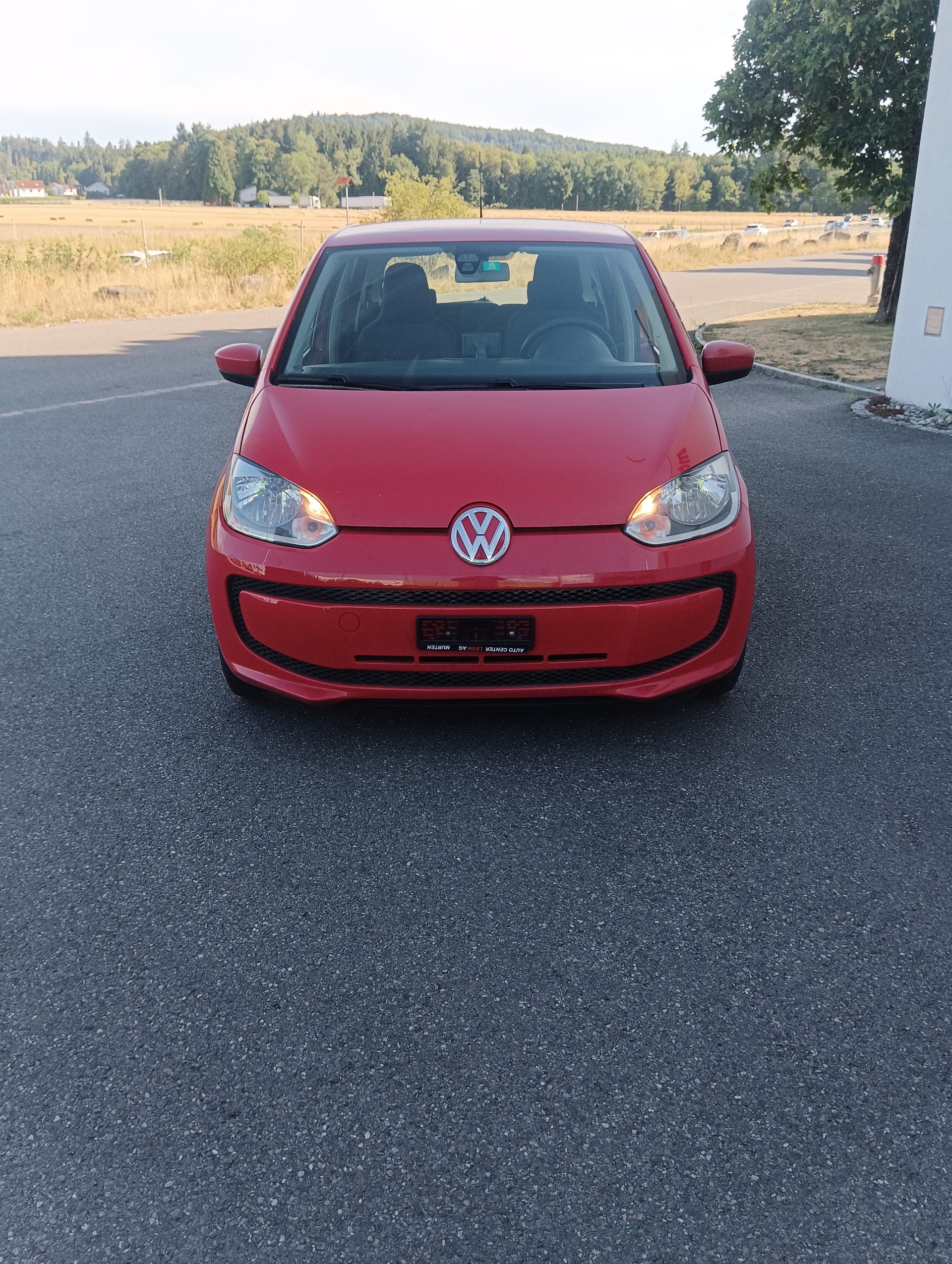 VW Up 1.0 BMT black up Art on Ice-image-0