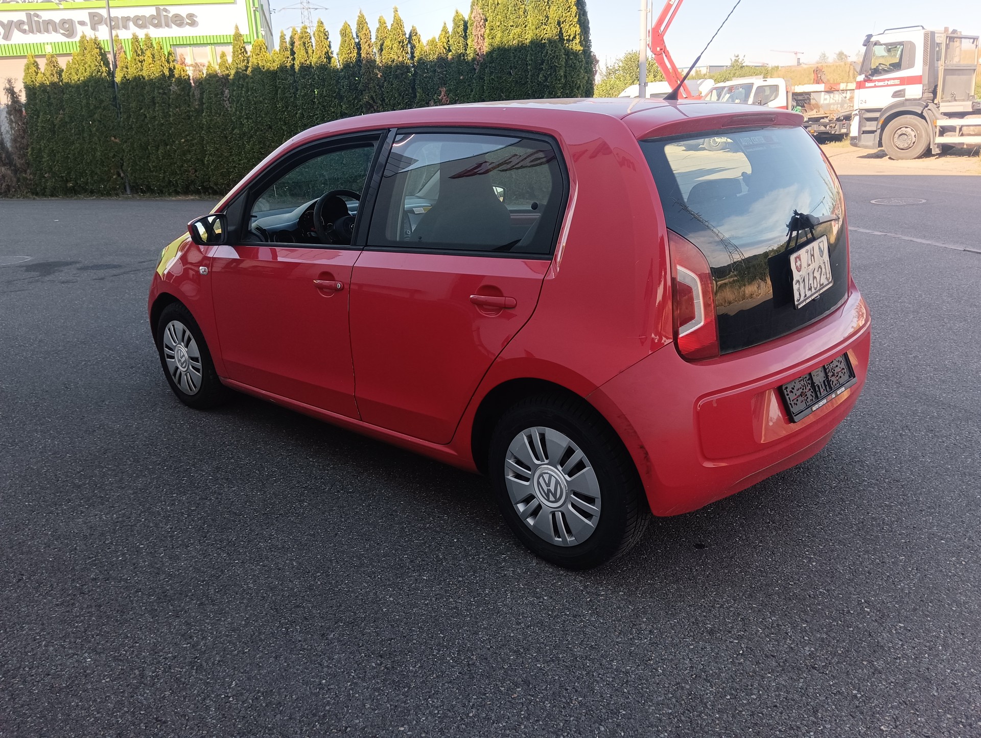 VW Up 1.0 BMT black up Art on Ice-image-2