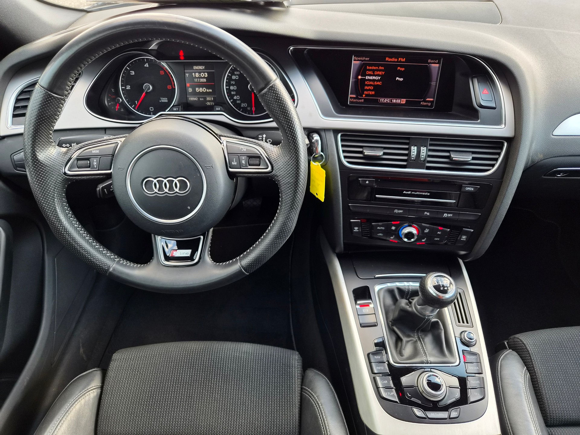 AUDI A4 Avant 2.0 TDI quattro S-Line-image-13