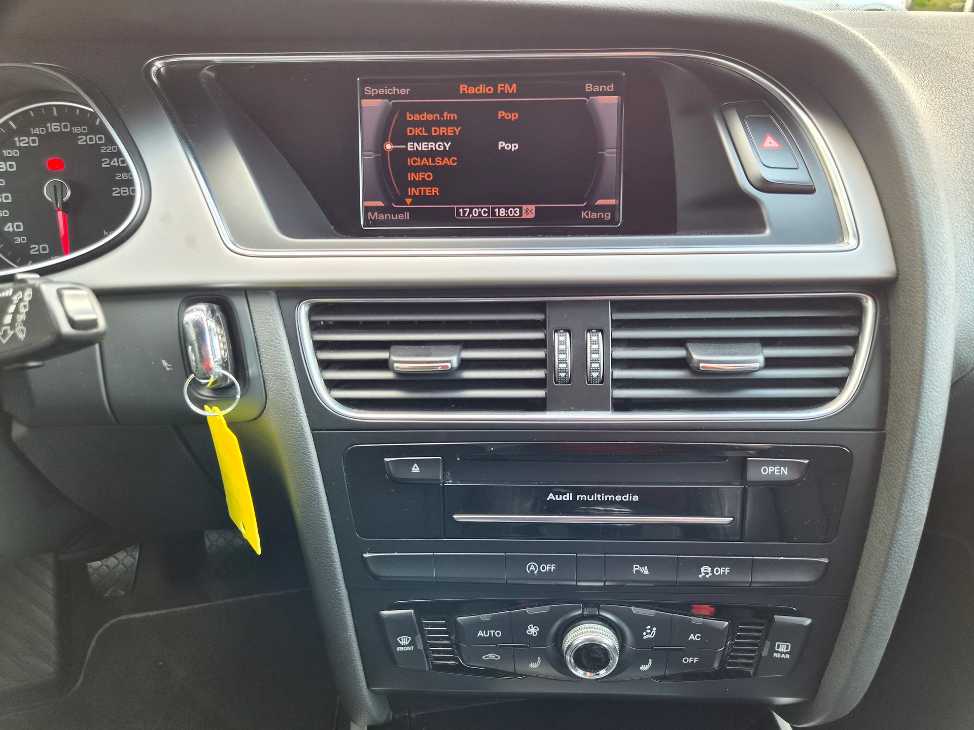 AUDI A4 Avant 2.0 TDI quattro S-Line-image-16