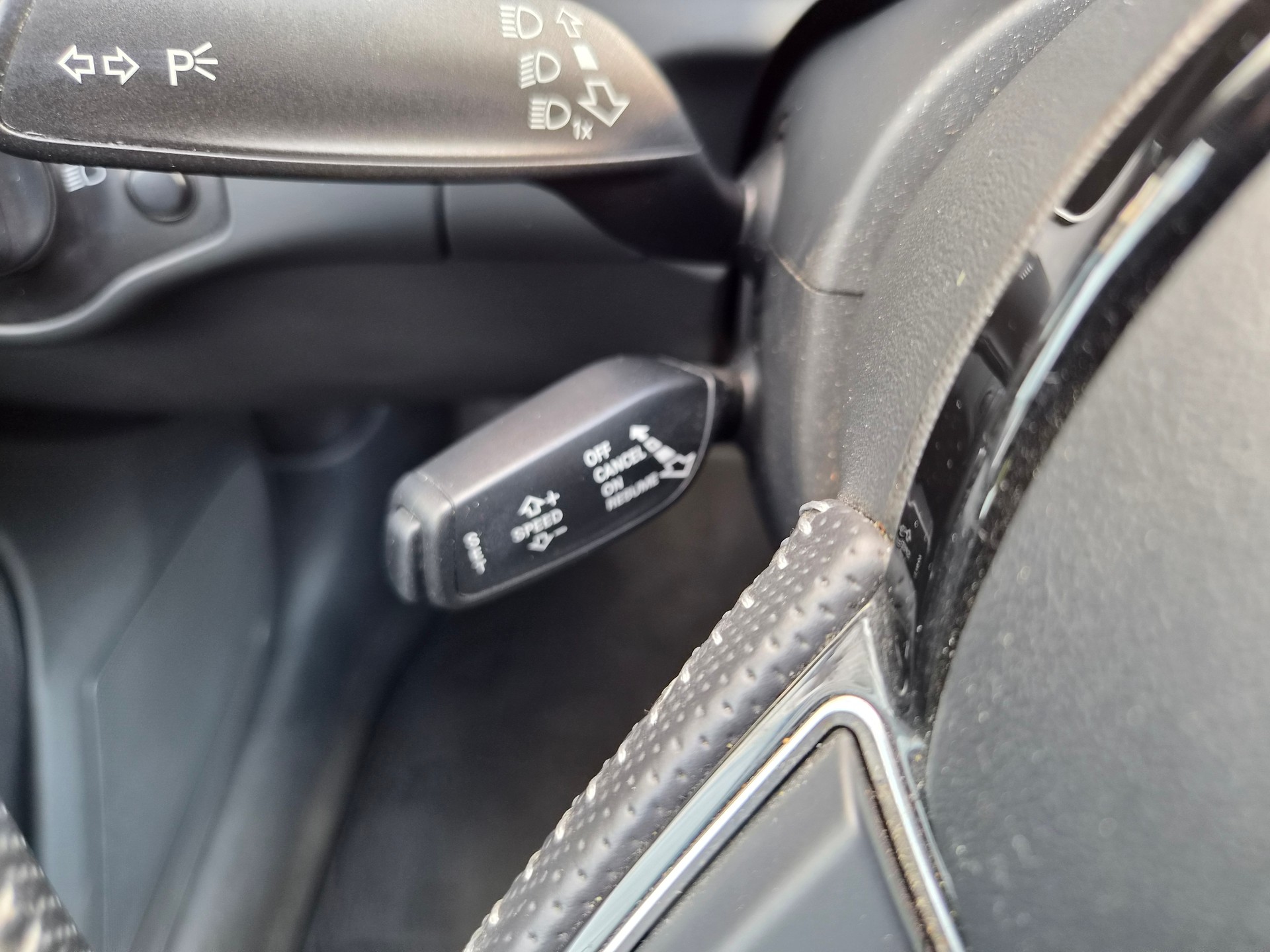 AUDI A4 Avant 2.0 TDI quattro S-Line-image-15