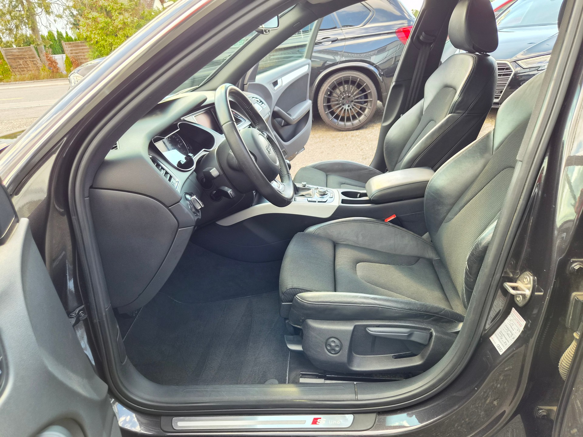 AUDI A4 Avant 2.0 TDI quattro S-Line-image-7