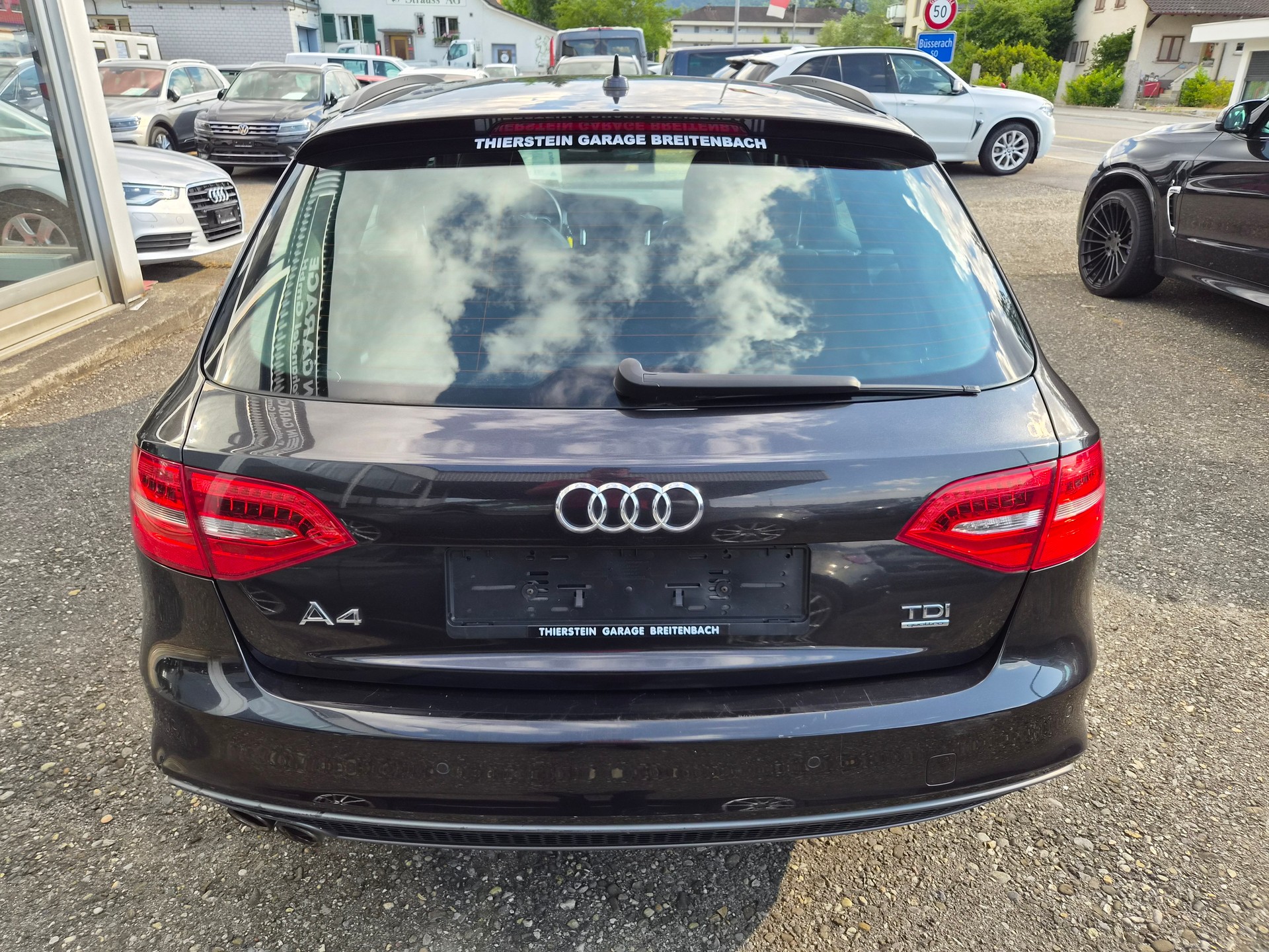 AUDI A4 Avant 2.0 TDI quattro S-Line-image-4