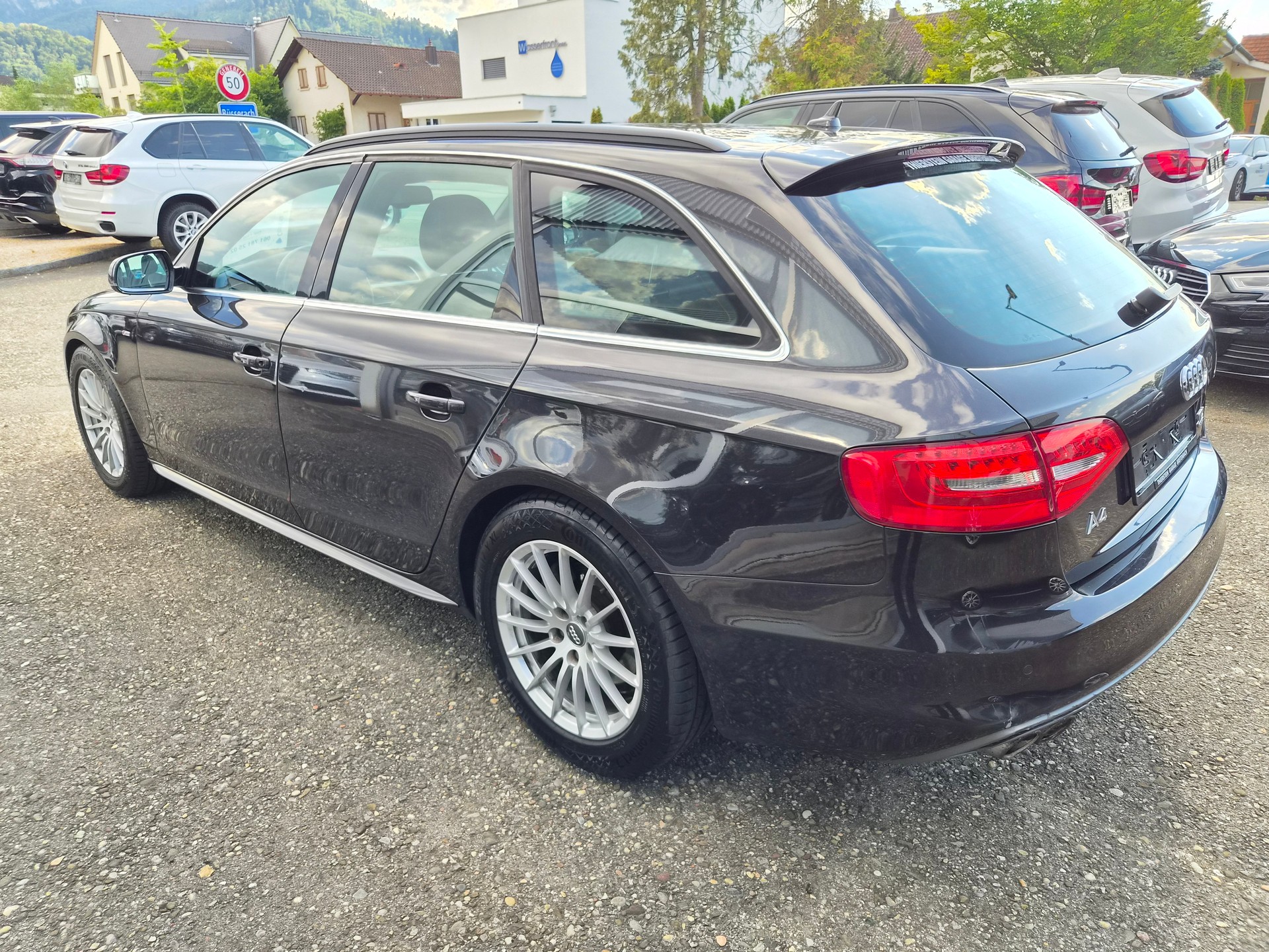 AUDI A4 Avant 2.0 TDI quattro S-Line-showroom-element-3