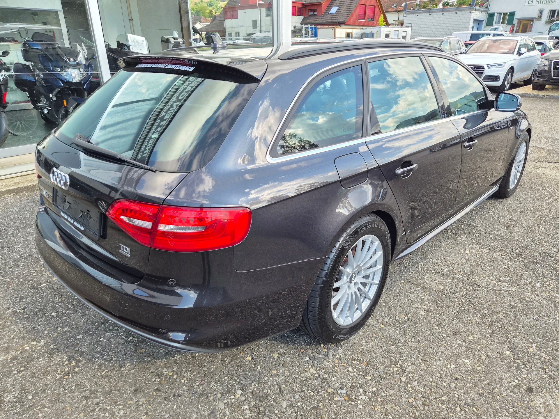 AUDI A4 Avant 2.0 TDI quattro S-Line-image-5