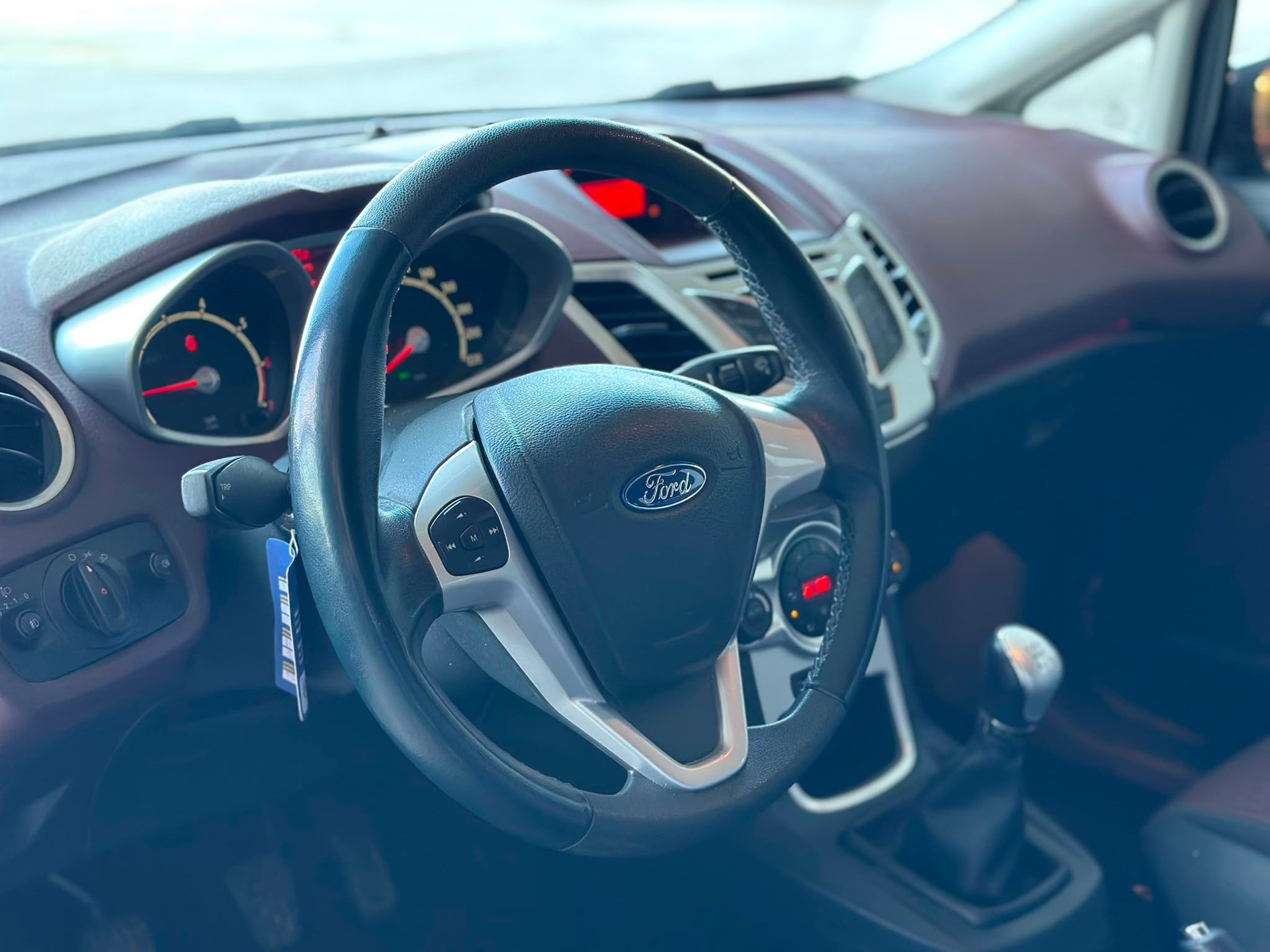 FORD Fiesta 1.6 16V Titanium-image-12
