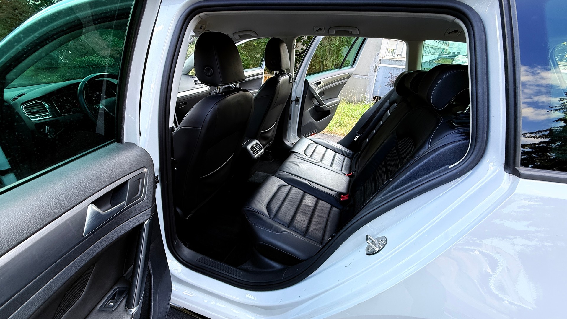 VW Golf Variant 1.4 TSI Lounge RLine DSG-image-11
