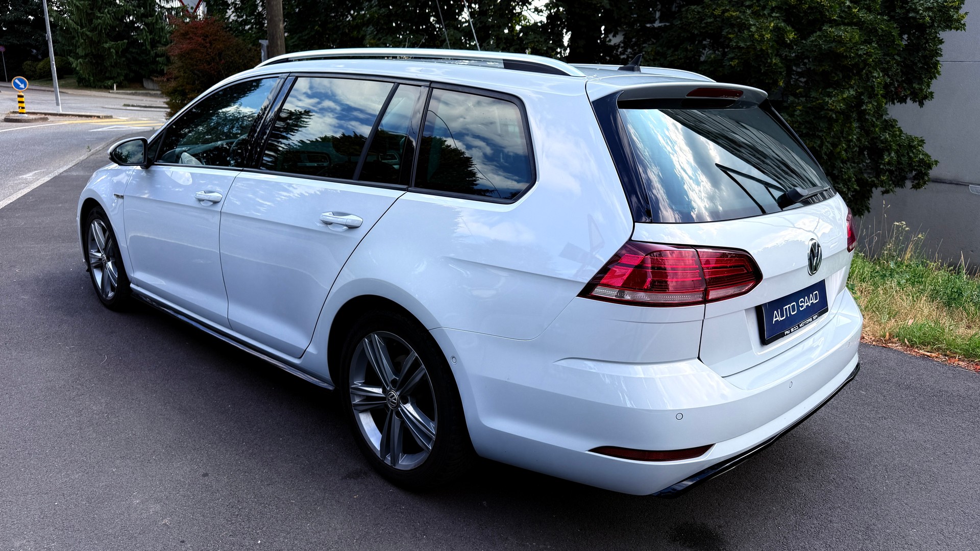 VW Golf Variant 1.4 TSI Lounge RLine DSG-image-4