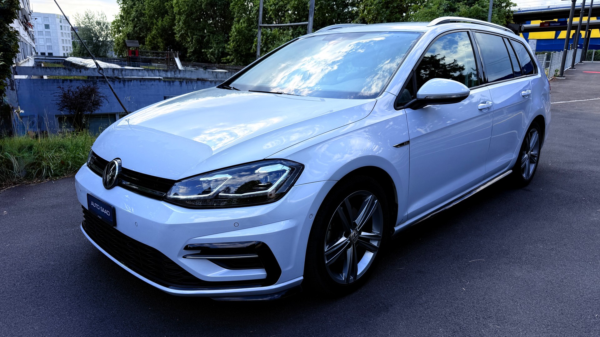 VW Golf Variant 1.4 TSI Lounge RLine DSG-image-2