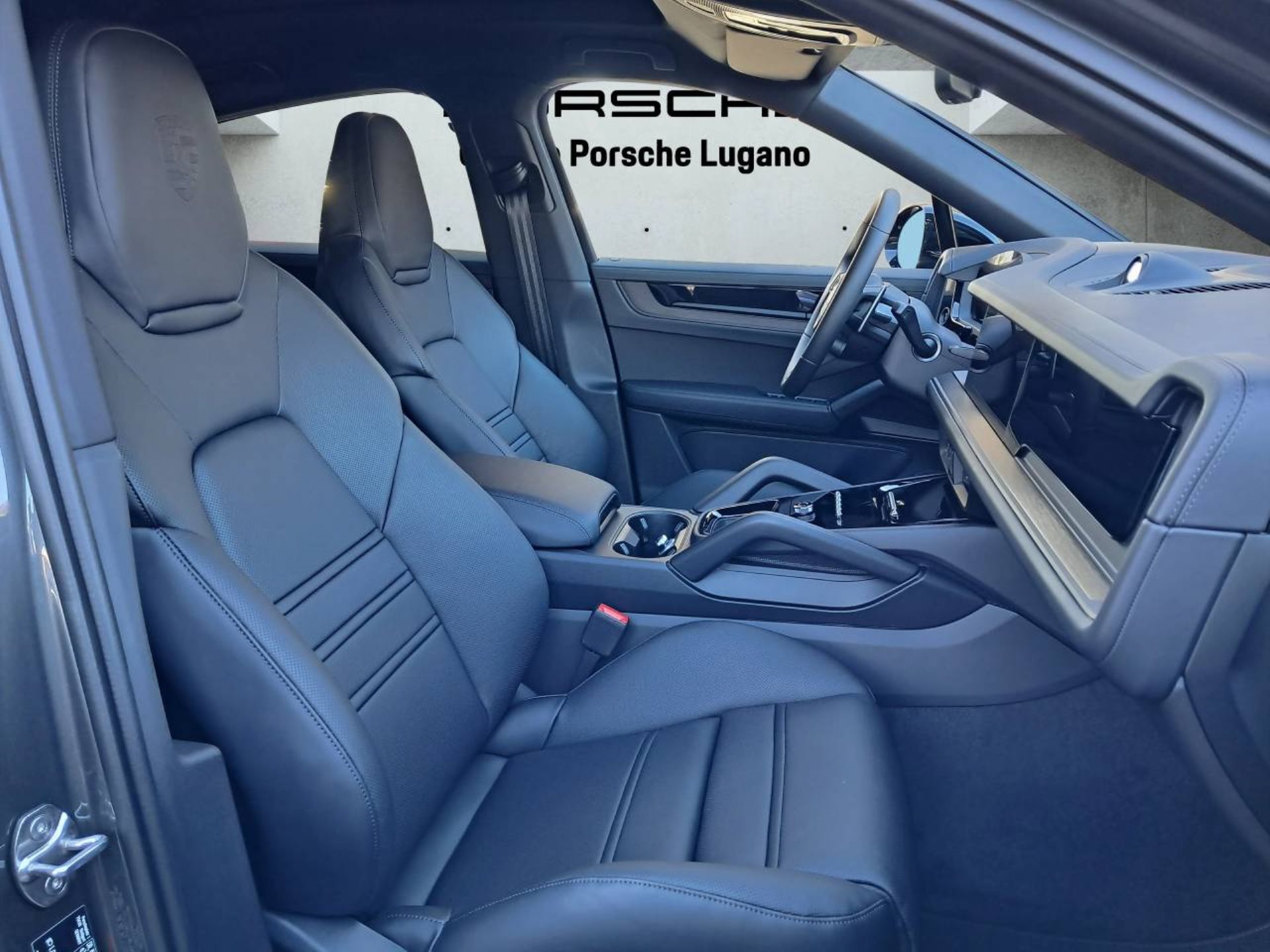 PORSCHE Cayenne E-Hybrid Coupé Black Edition-image-14