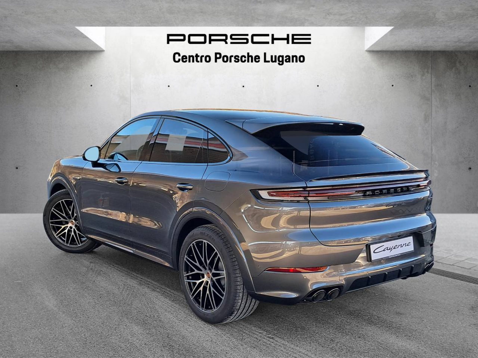 PORSCHE Cayenne E-Hybrid Coupé Black Edition-image-2