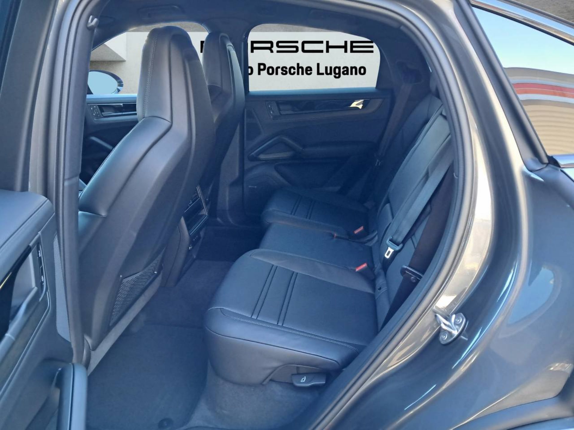PORSCHE Cayenne E-Hybrid Coupé Black Edition-image-16