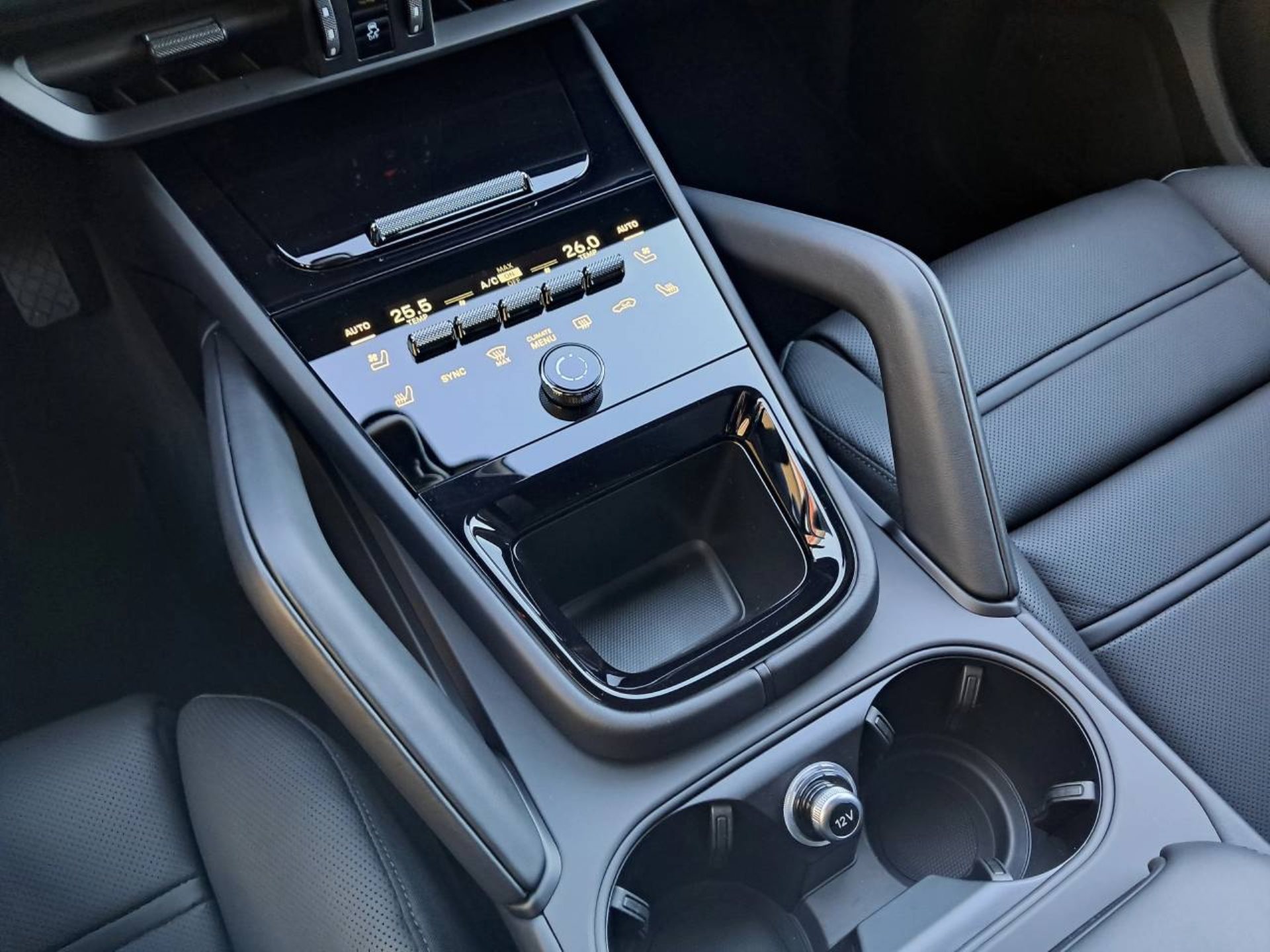 PORSCHE Cayenne E-Hybrid Coupé Black Edition-image-28