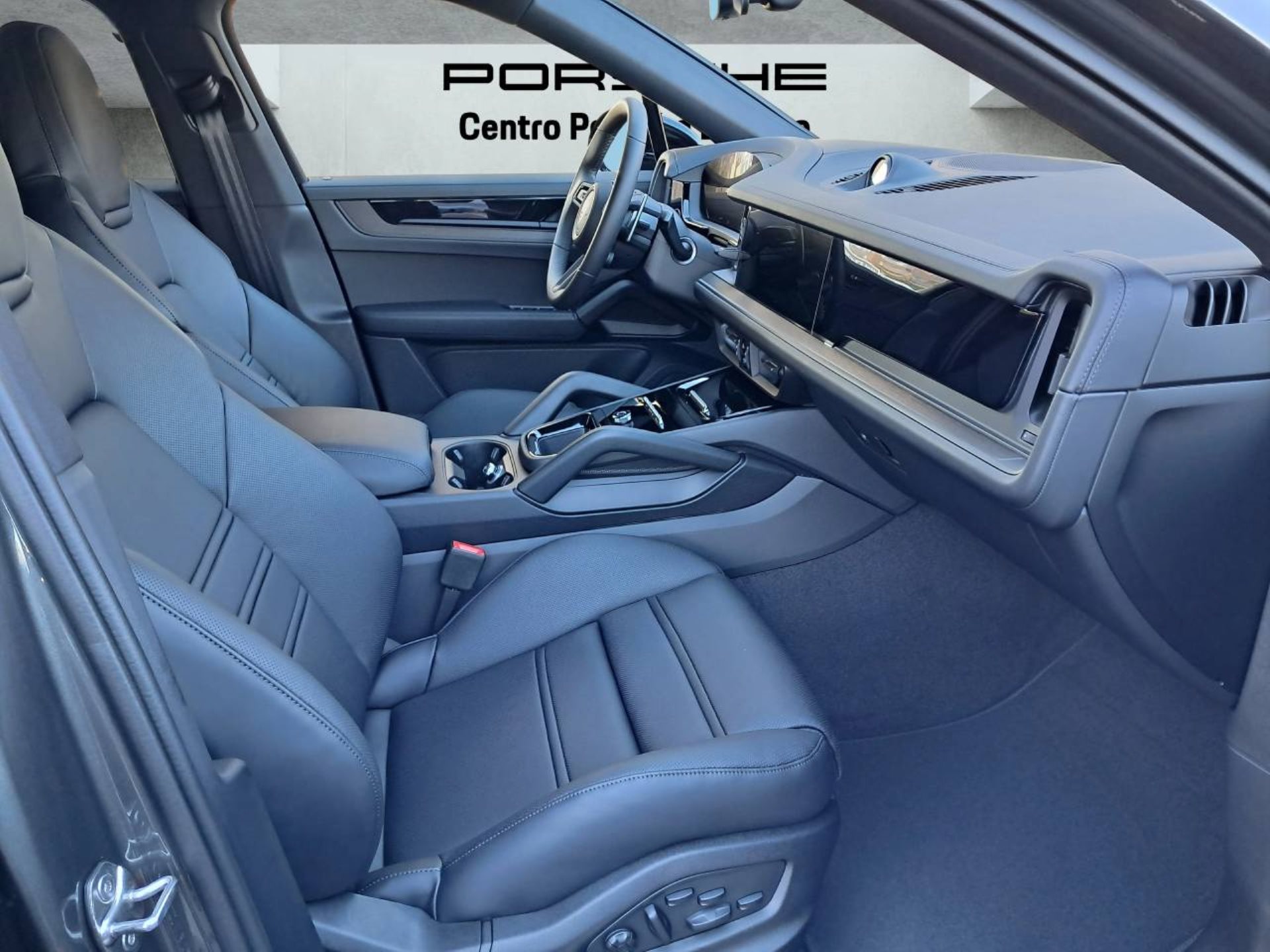 PORSCHE Cayenne E-Hybrid Coupé Black Edition-image-13