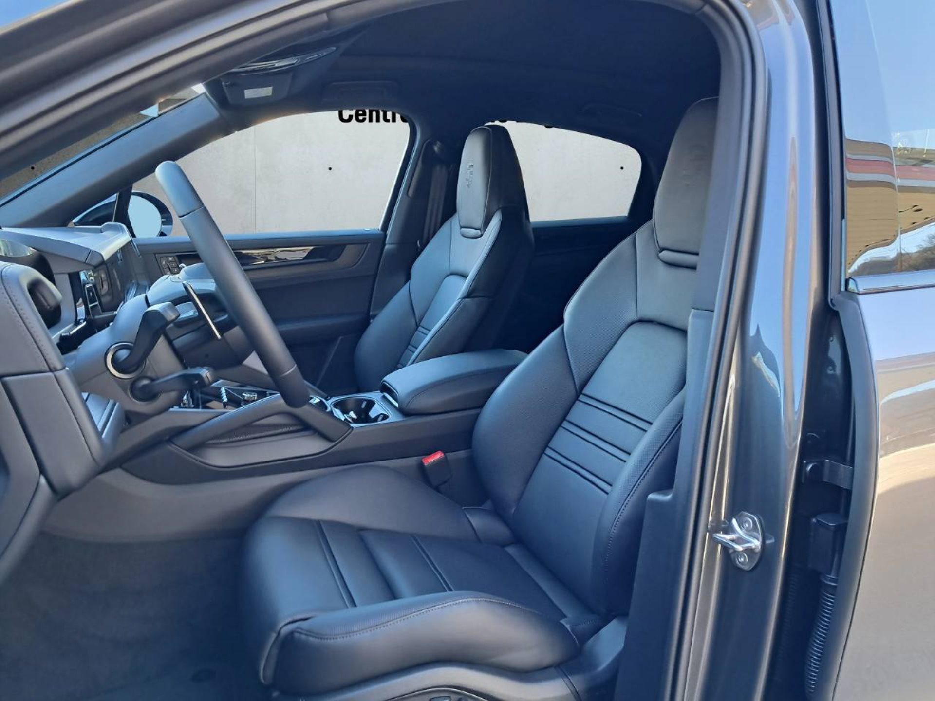 PORSCHE Cayenne E-Hybrid Coupé Black Edition-image-4