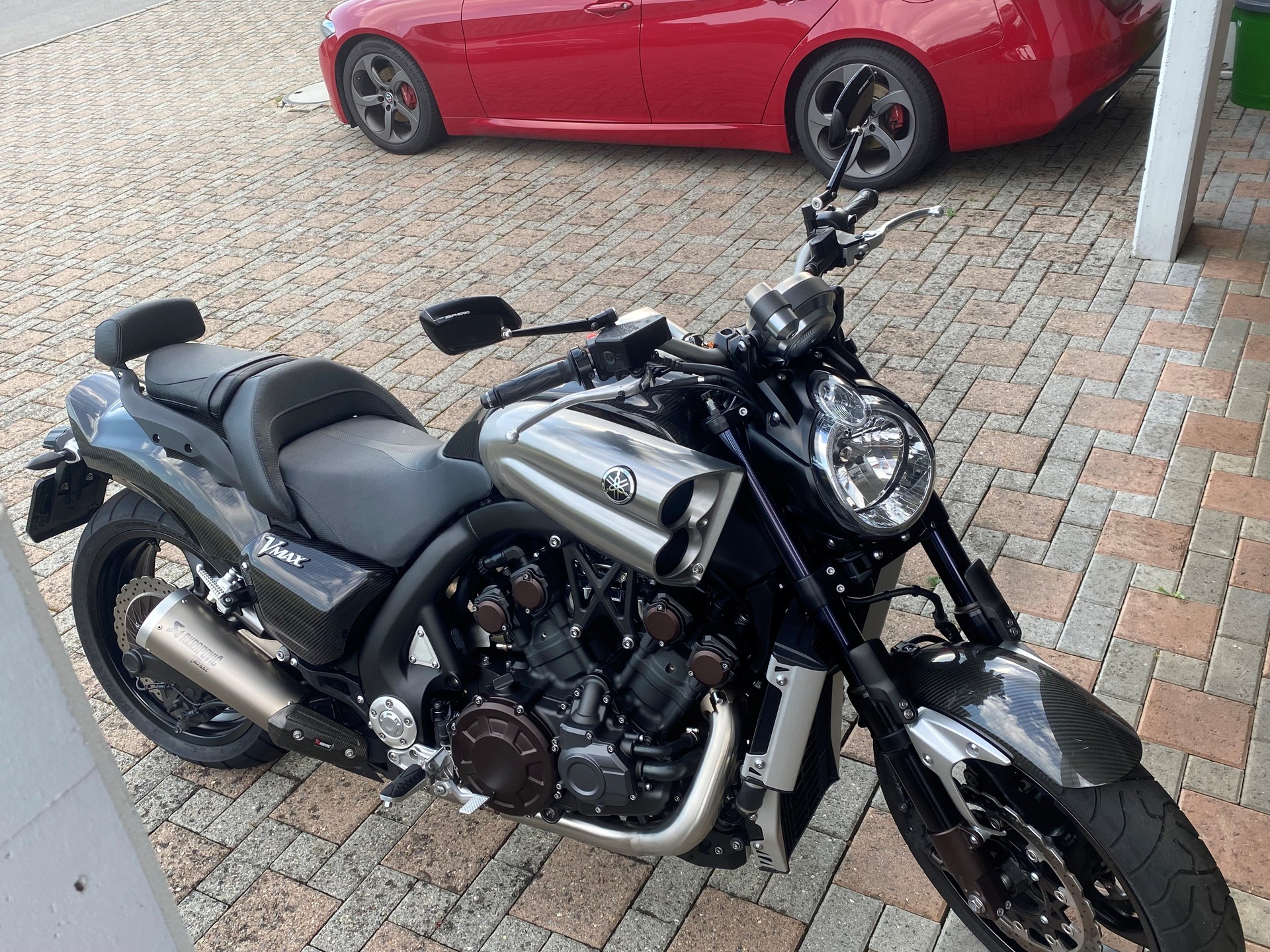 YAMAHA V-MAX Carbon-image-3