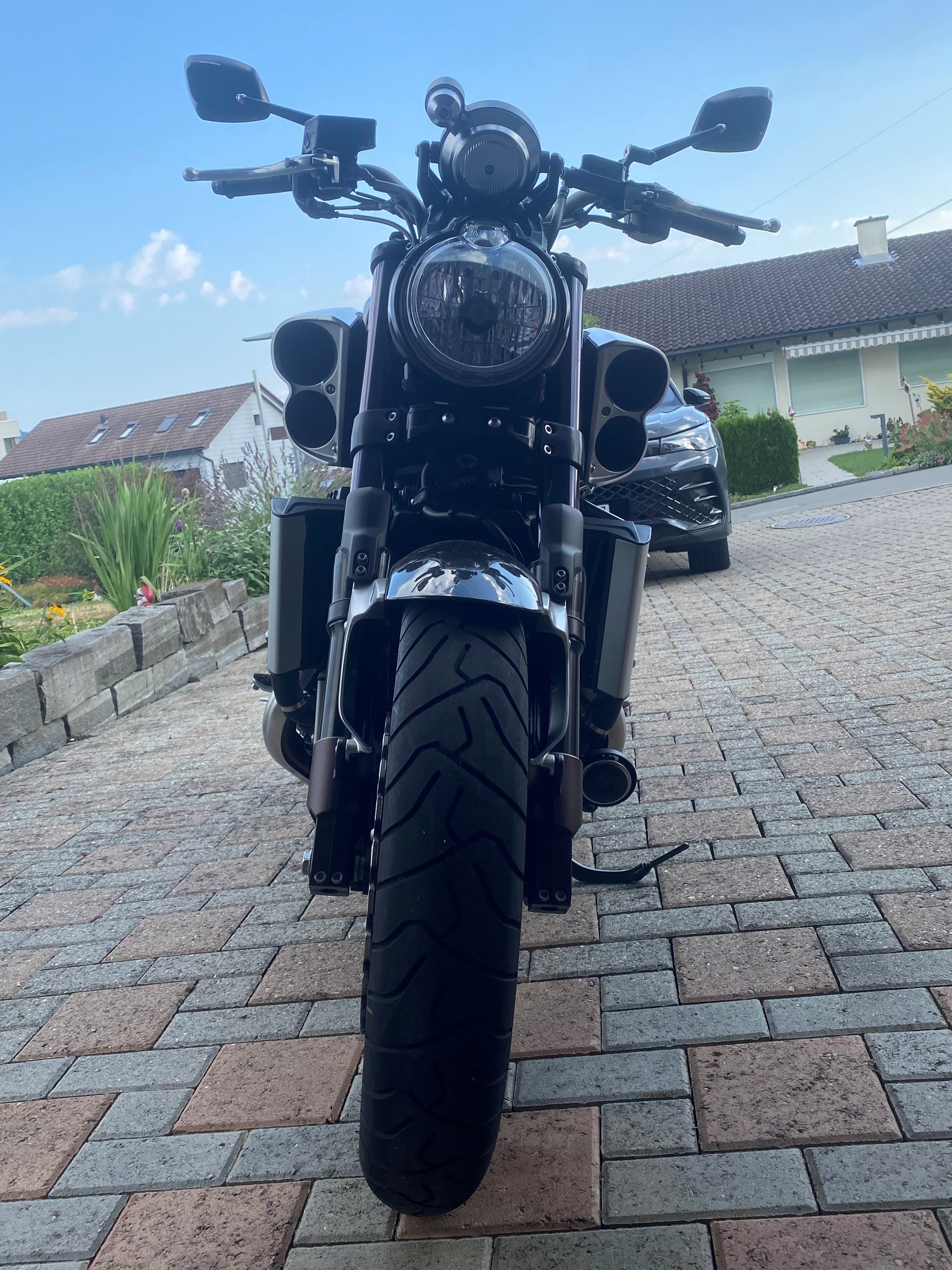 YAMAHA V-MAX Carbon-image-2