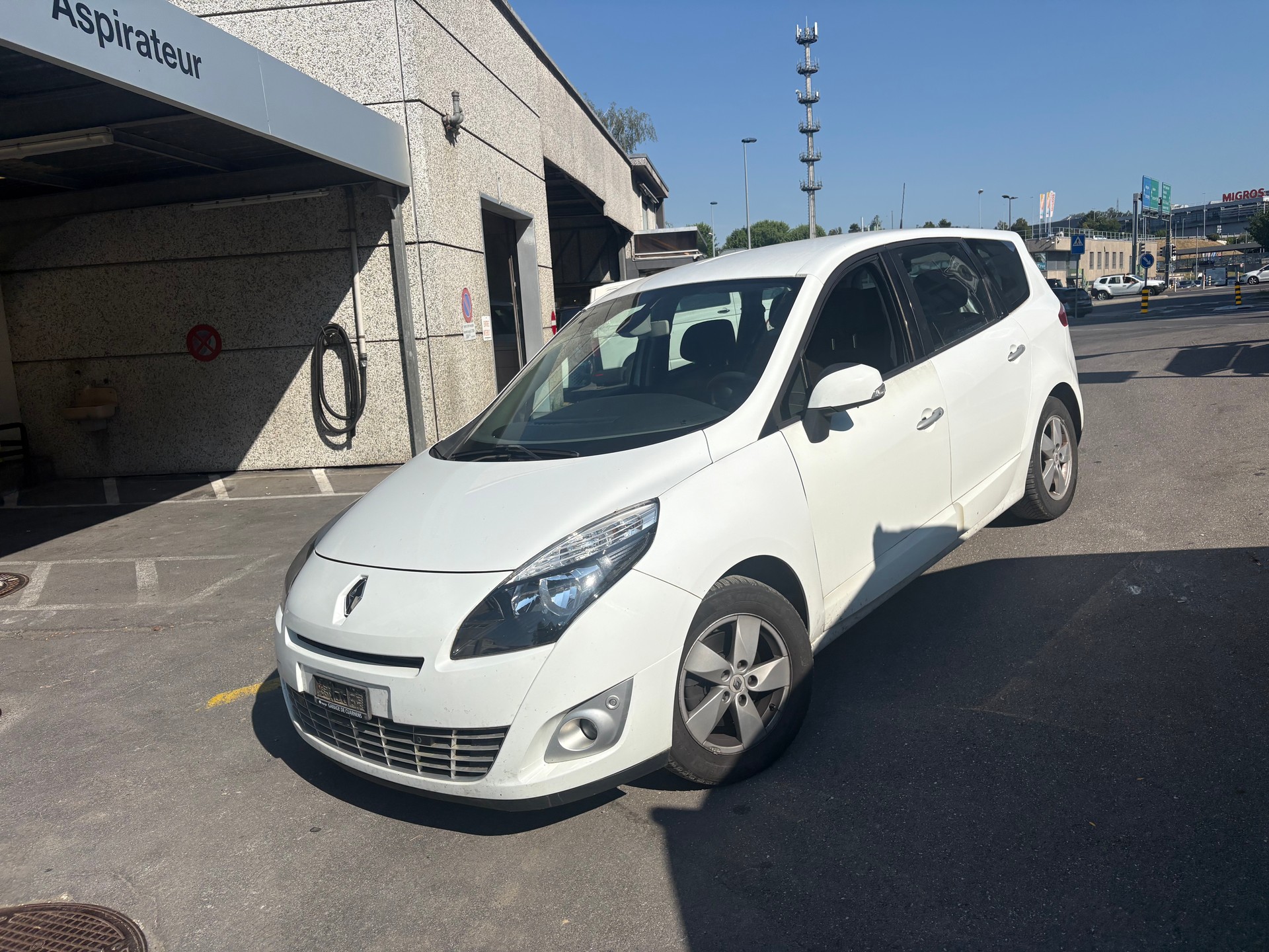 RENAULT Grand Scénic 1.4 16V Turbo Expression-image-0