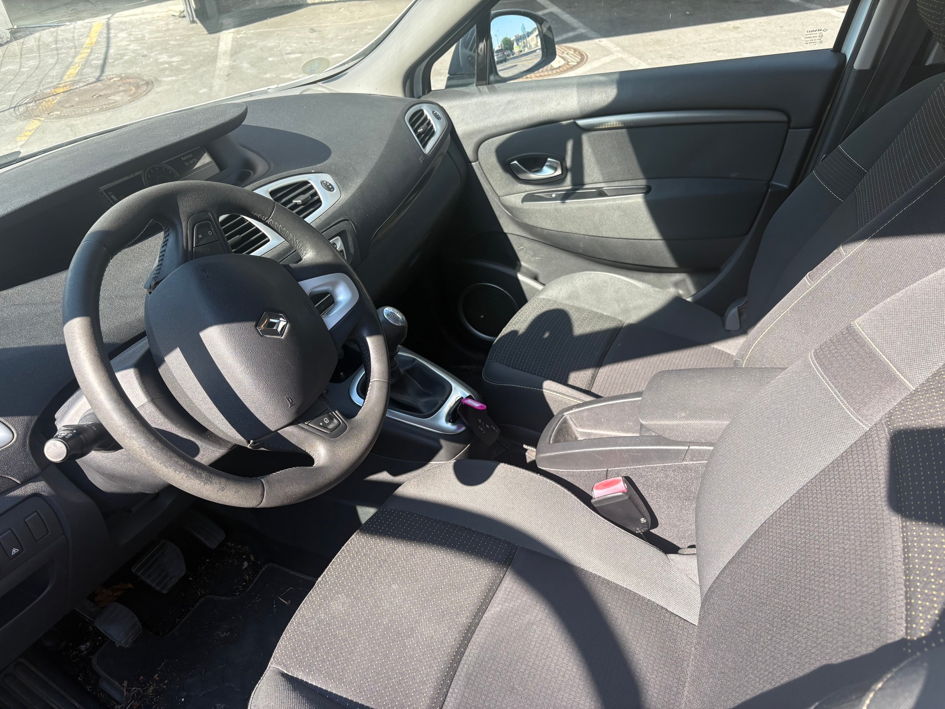 RENAULT Grand Scénic 1.4 16V Turbo Expression-image-9