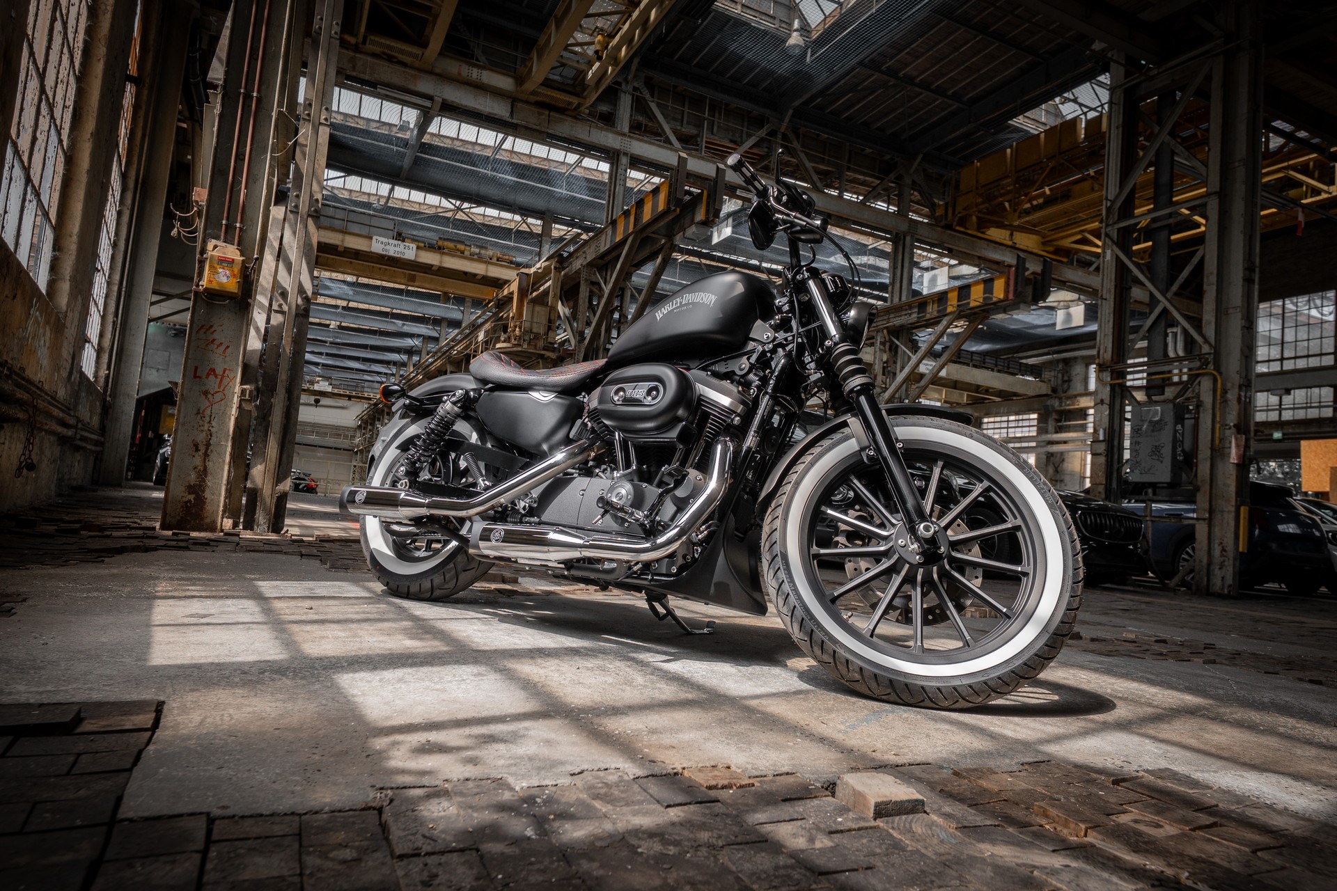 HARLEY-DAVIDSON XL 883 N Sportster Iron ABS