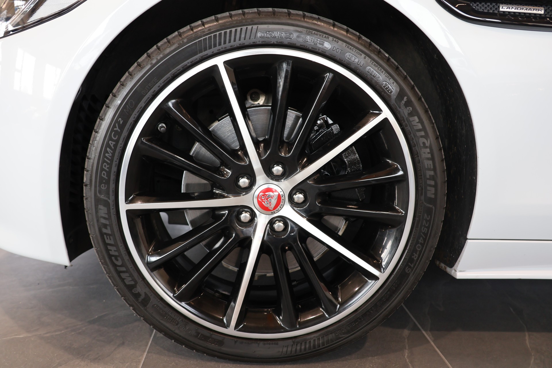 JAGUAR XE 20d Landmark AWD Automat-image-5