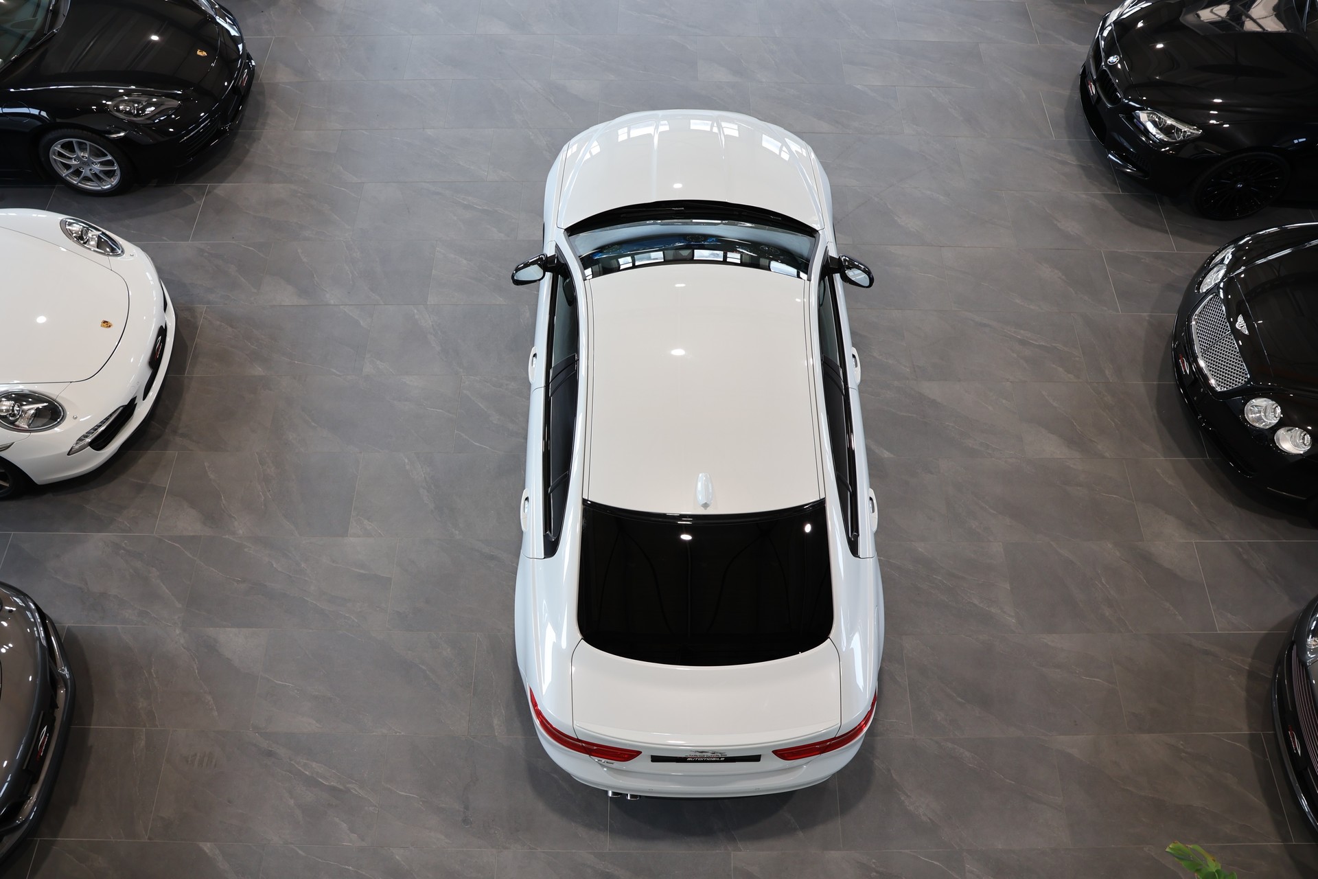 JAGUAR XE 20d Landmark AWD Automat-image-7